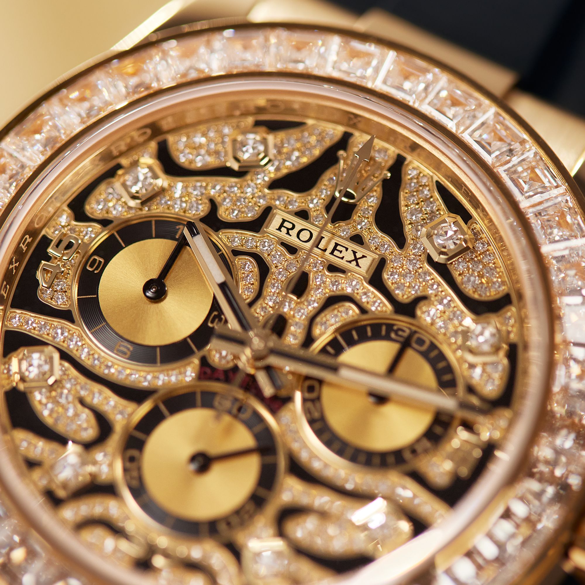 Daytona Yellow Gold Diamond Oysterflex "Eye of the Tiger" 40mm Product Image 17