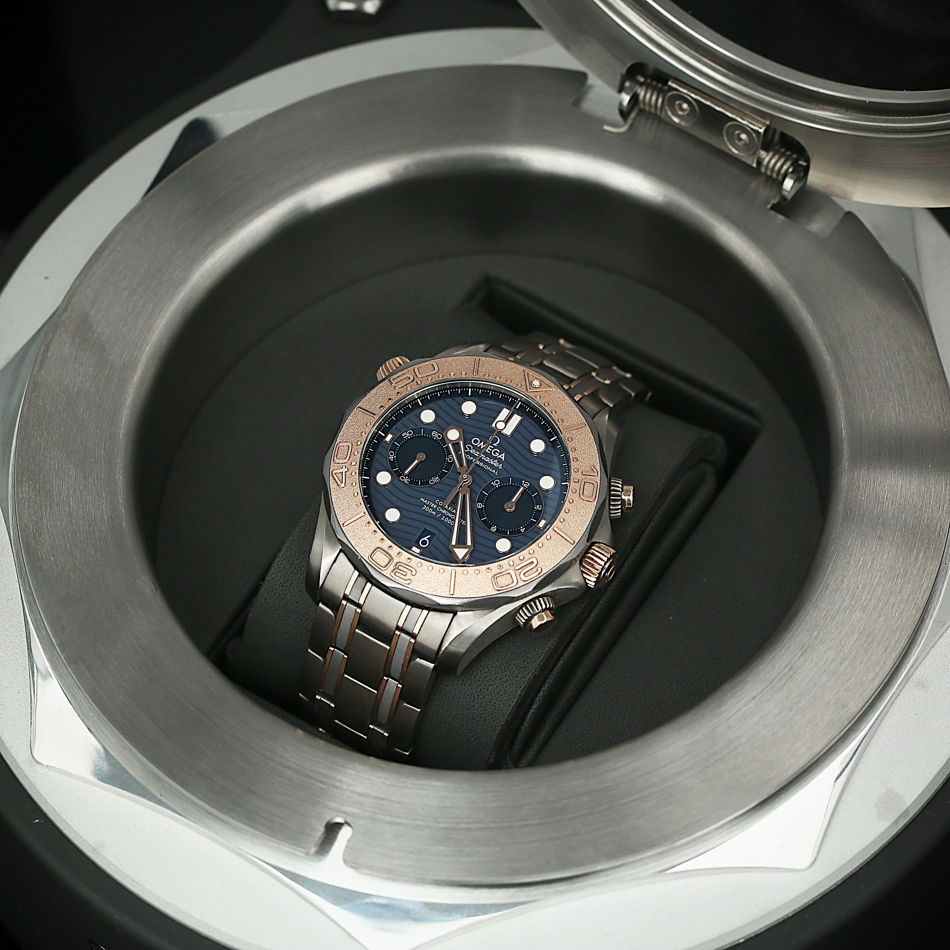 Seamaster Diver 300m Chronograph Rose Gold Tantalum & Titanium Blue Dial 44mm Product Image 3