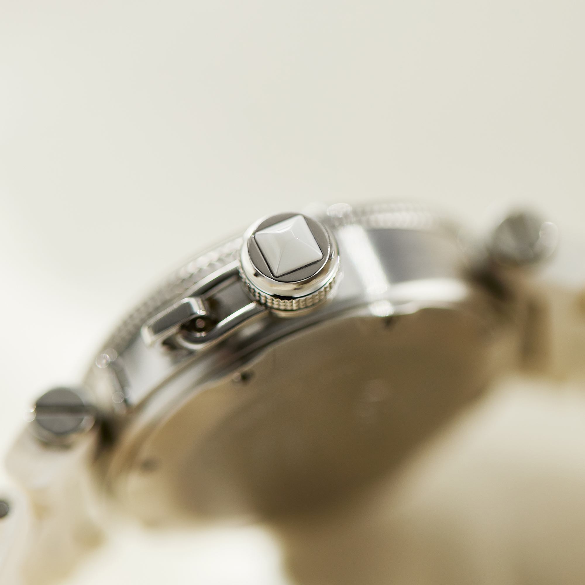 Pasha de Cartier Steel White Dial 33mm Product Image