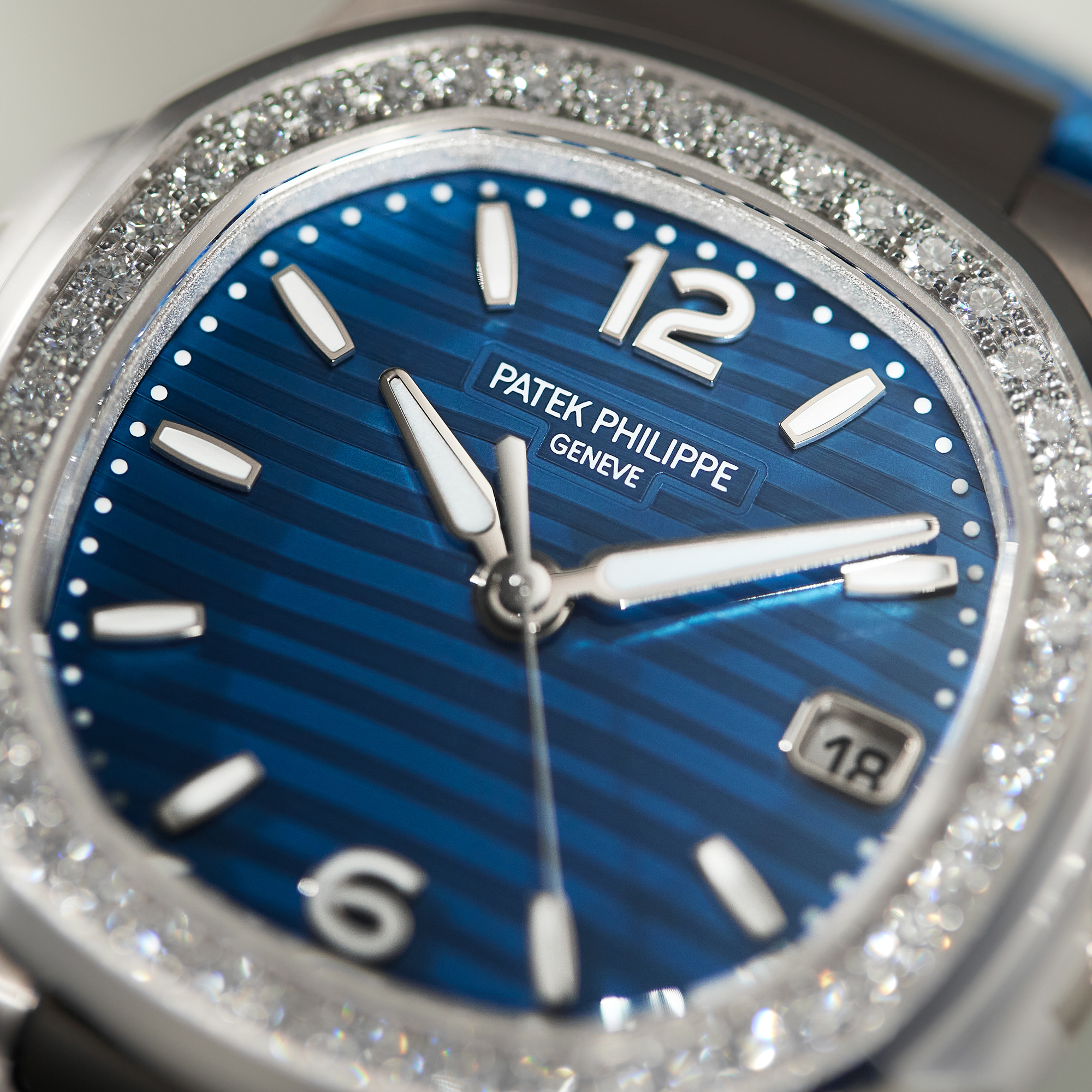 Nautilus White Gold Diamond Azure Blue Dial 32mm Product Image