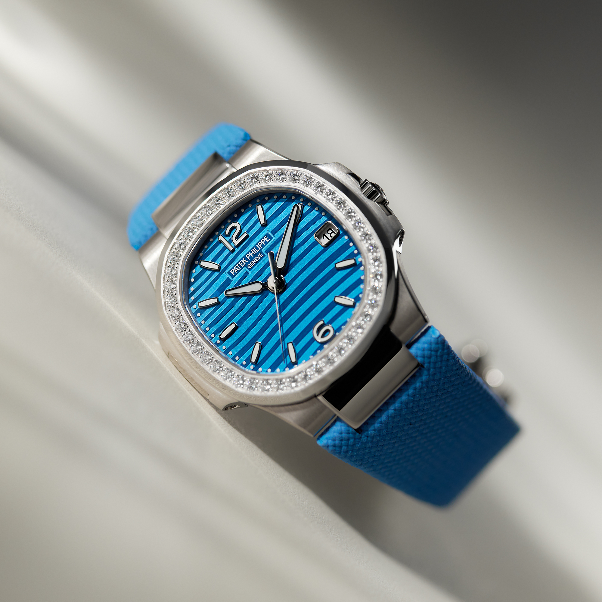 Nautilus White Gold Diamond Azure Blue Dial 32mm Product Image