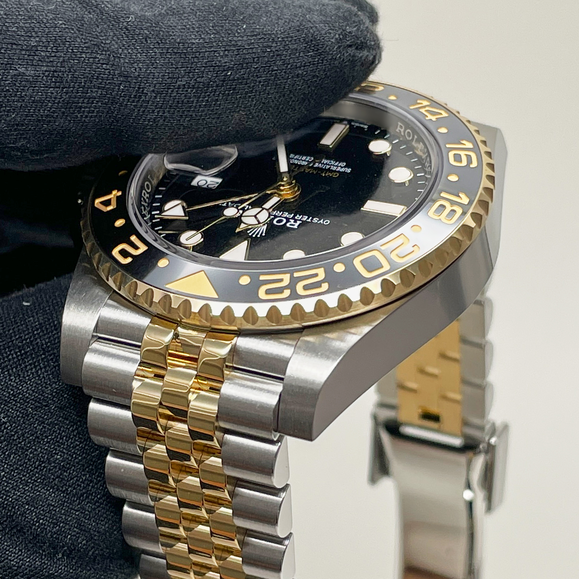 GMT-Master II Yellow Gold & Steel Jubilee Black Dial 40mm Product Image 5