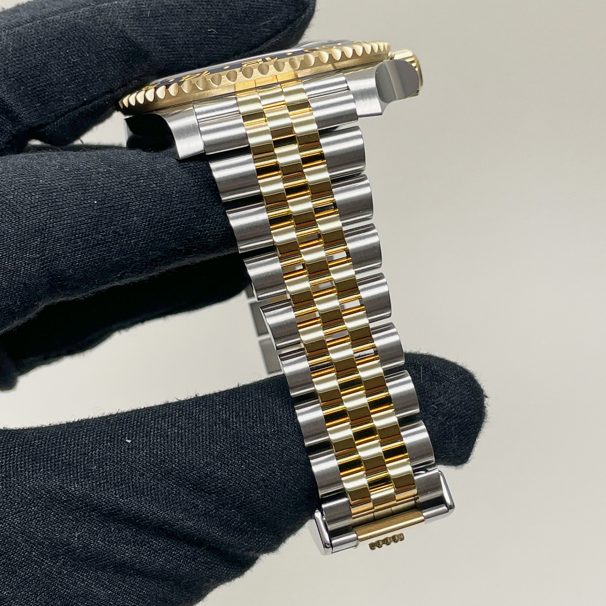 GMT-Master II Yellow Gold & Steel Jubilee Black Dial 40mm Product Image 9