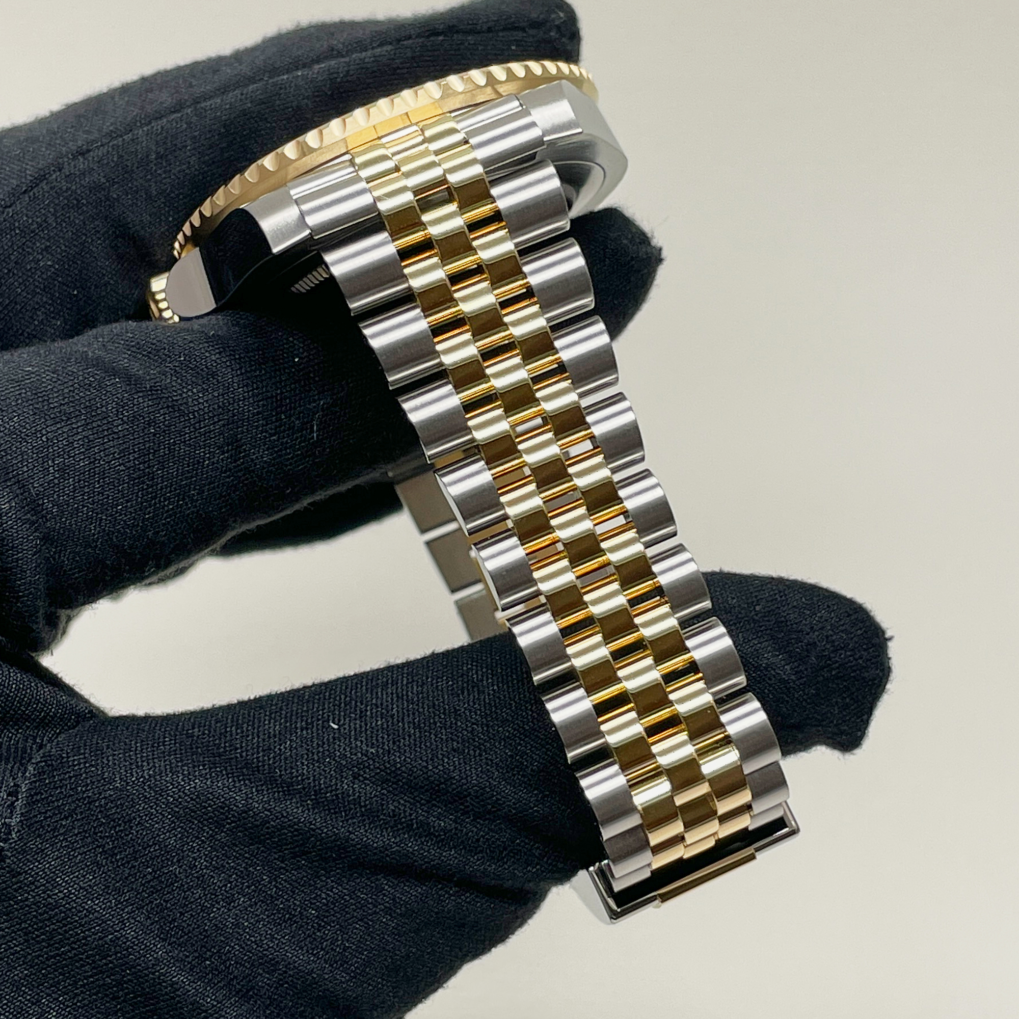 GMT-Master II Yellow Gold & Steel Jubilee Black Dial 40mm Product Image 11