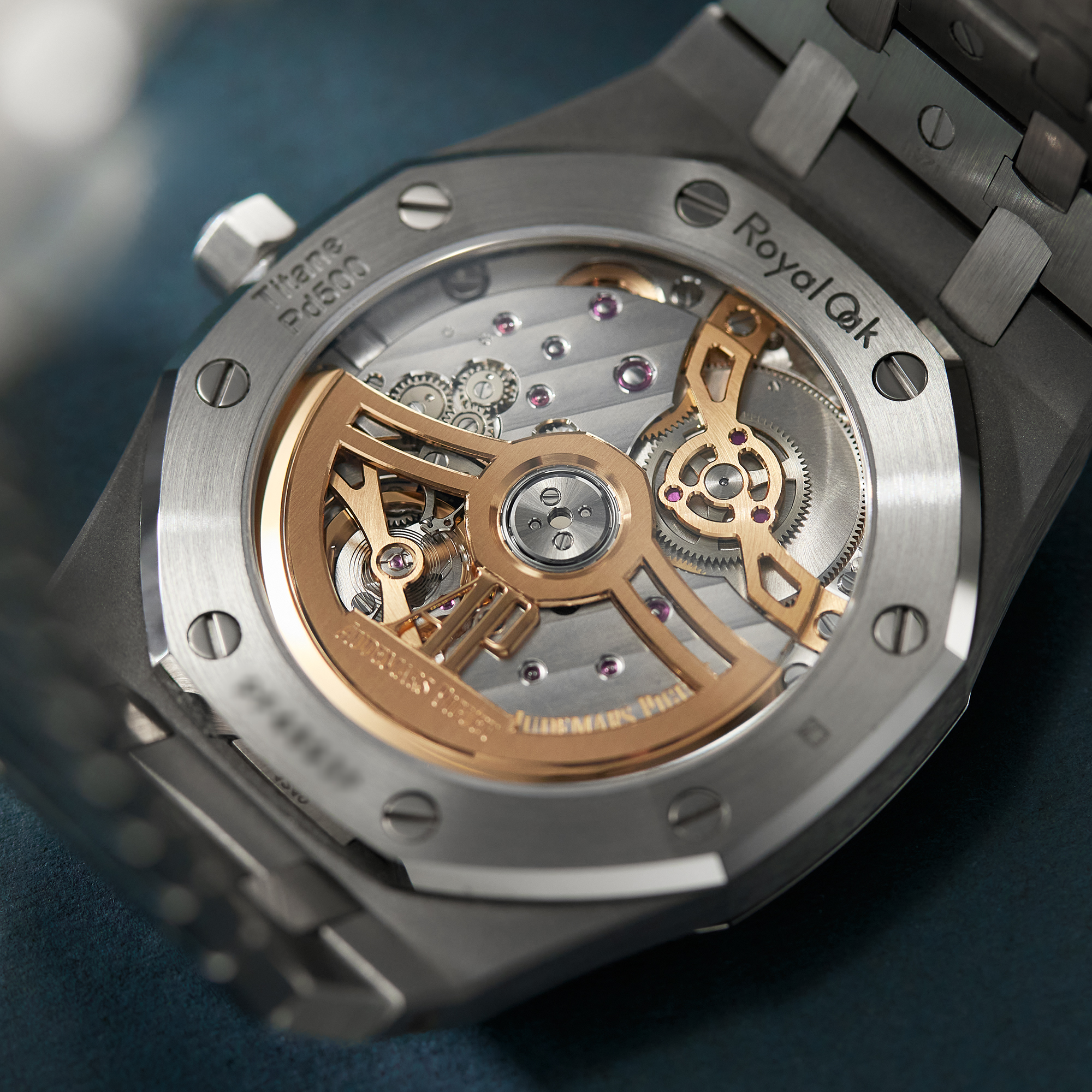 Royal Oak "Jumbo" Extra-Thin Platinum & Titanium Red Dial 39mm Product Image