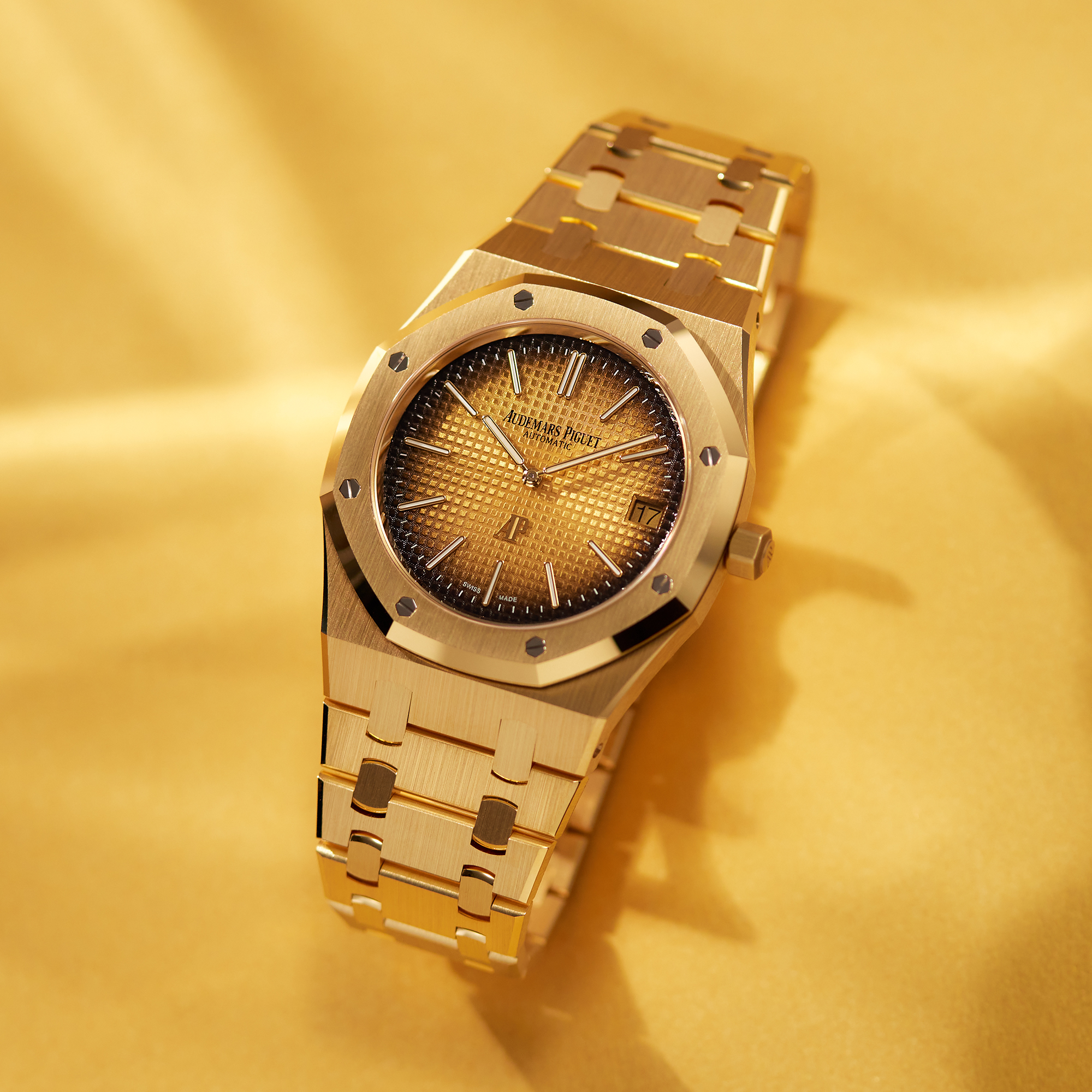 Royal Oak "Jumbo" Extra-Thin Yellow Gold Champagne Dial 39mm Product Image 6