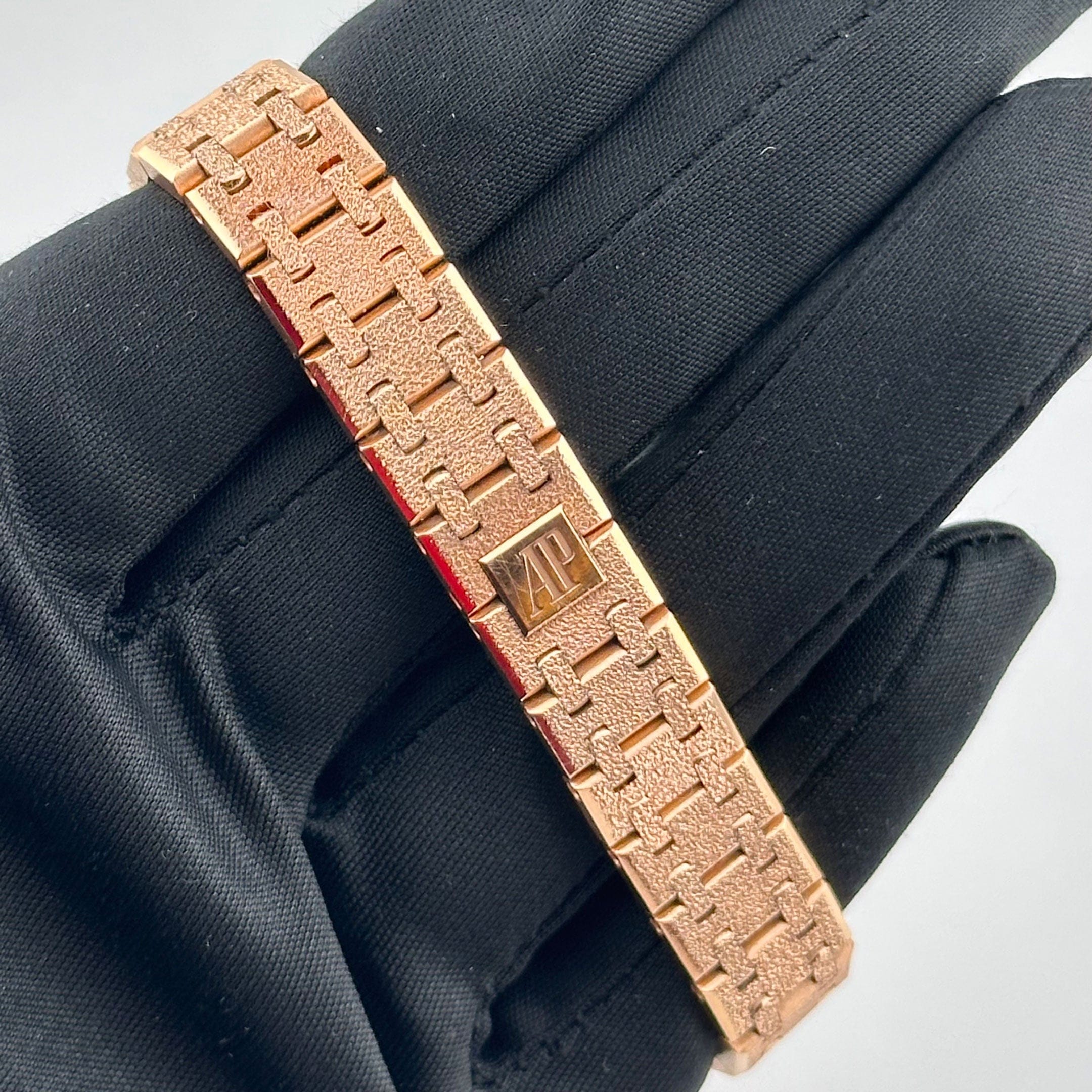 Royal Oak Mini Frosted Rose Gold Pink Dial 23mm Product Image 9