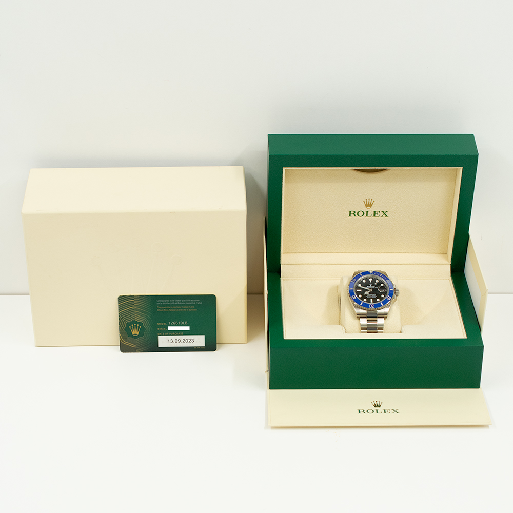 Submariner Date White Gold Black Dial 41mm Product Image 9