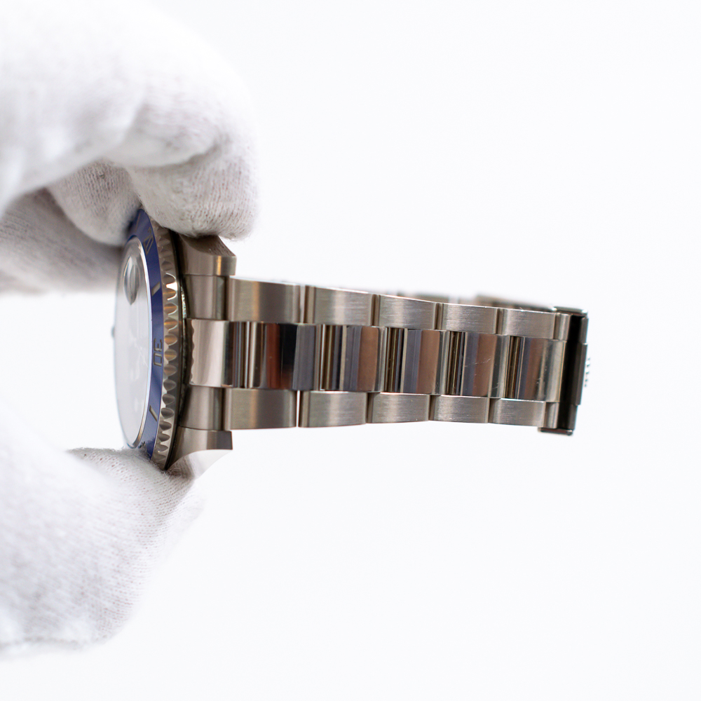 Submariner Date White Gold Black Dial 41mm Product Image 8