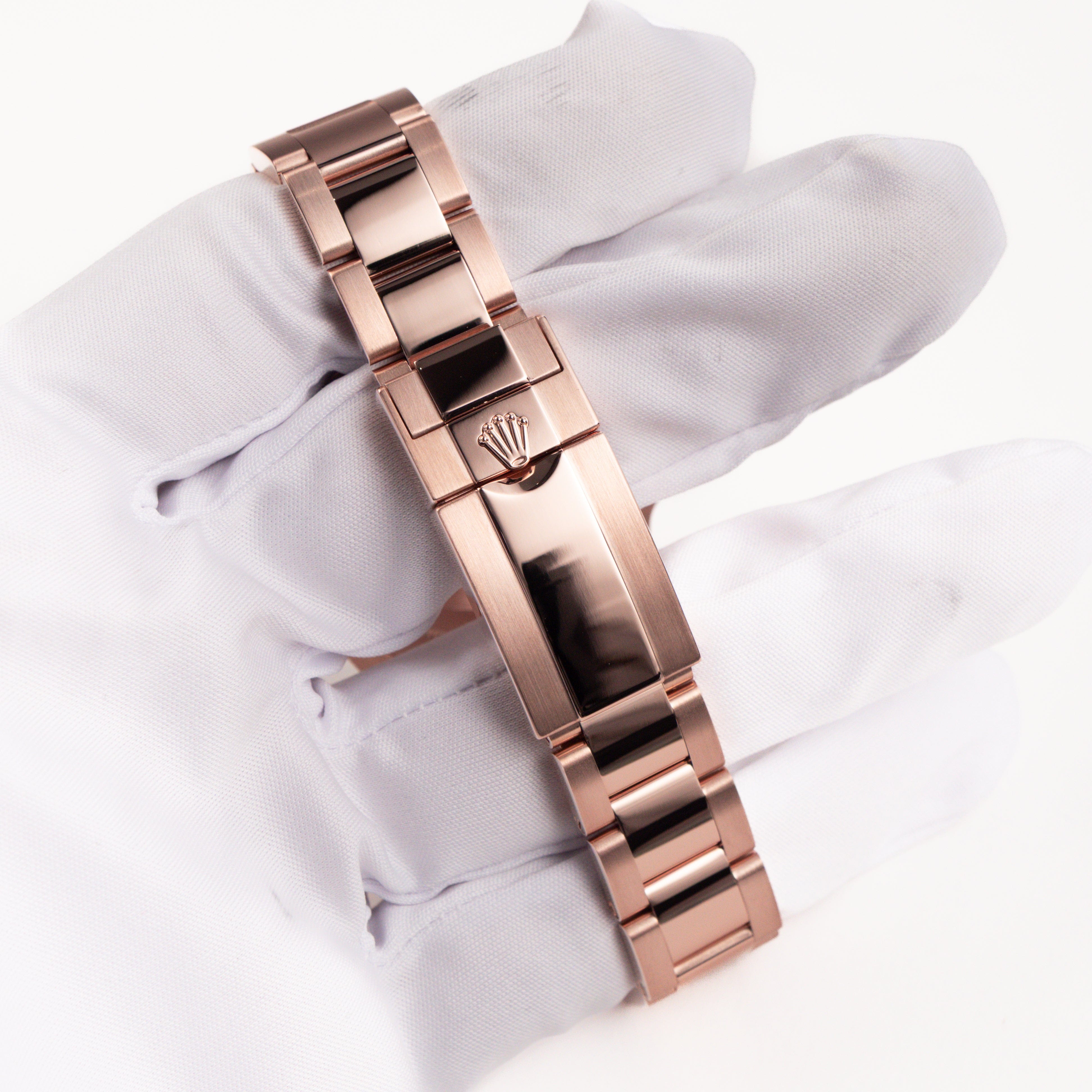 GMT-Master II "Rootbeer" Rose Gold Black Dial 40mm Product Image 9