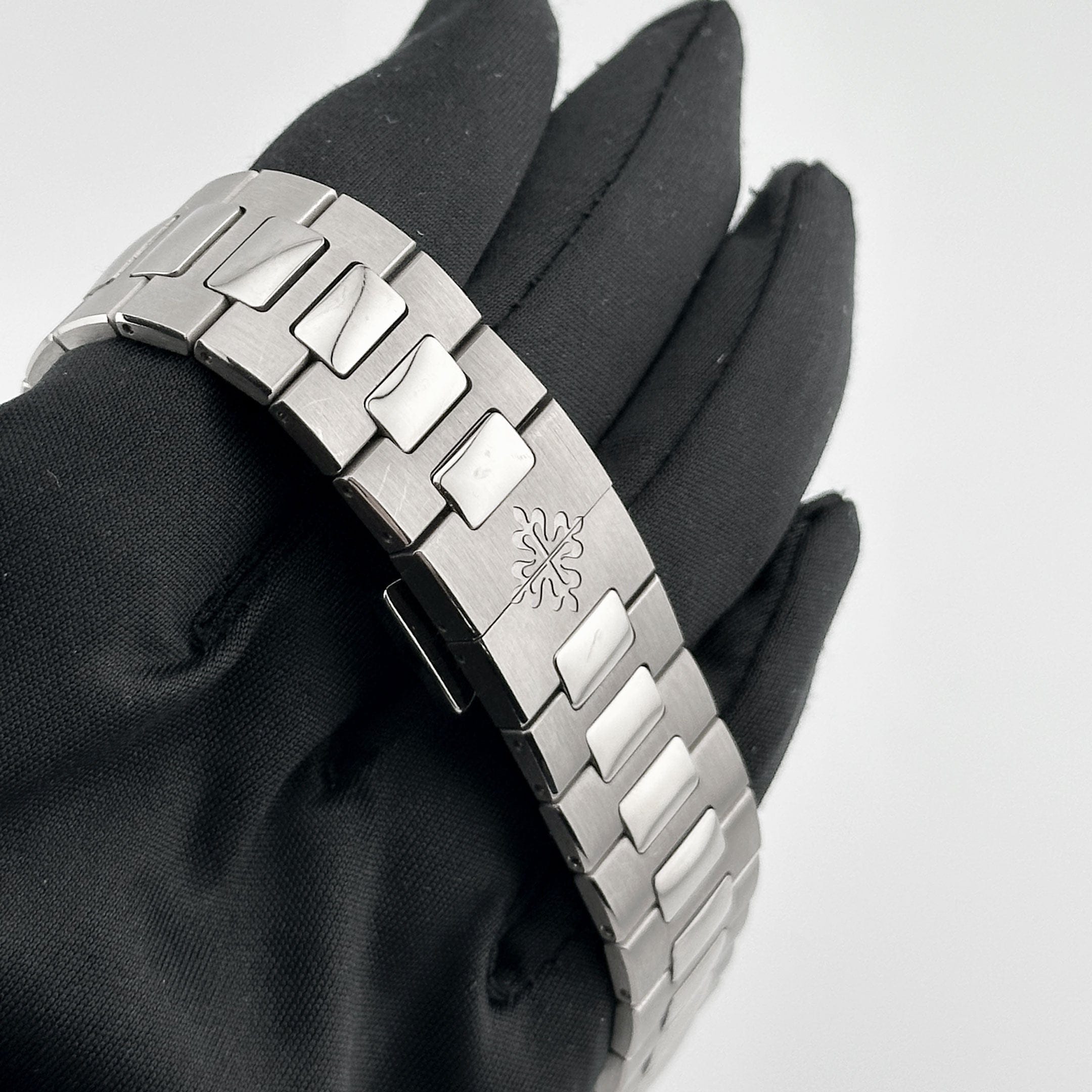 Nautilus White Gold Blue Dial 41mm Product Image 8