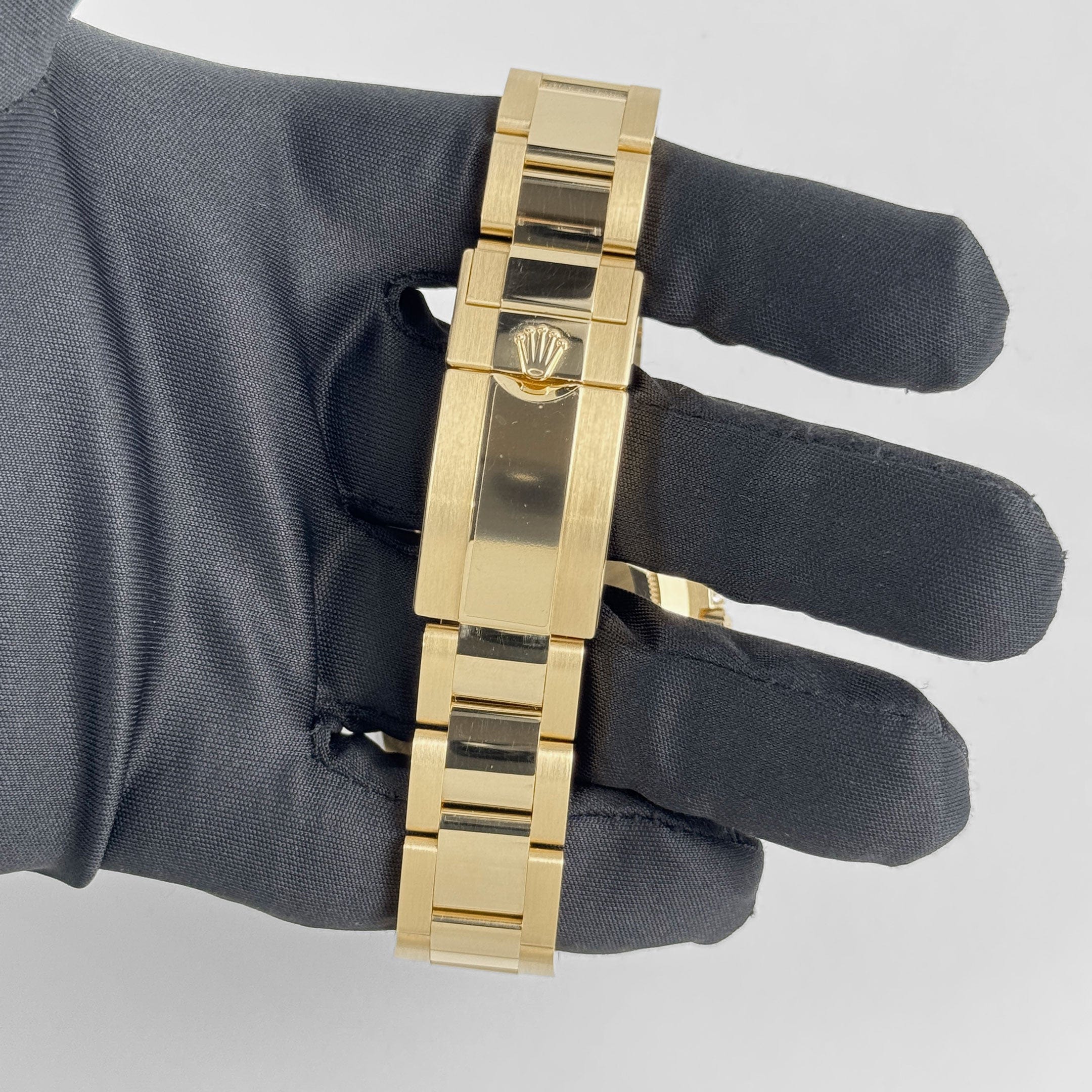 Daytona "Eye of the Tiger" Yellow Gold Diamond Tiger Pave Dial 40mm Product Image 9