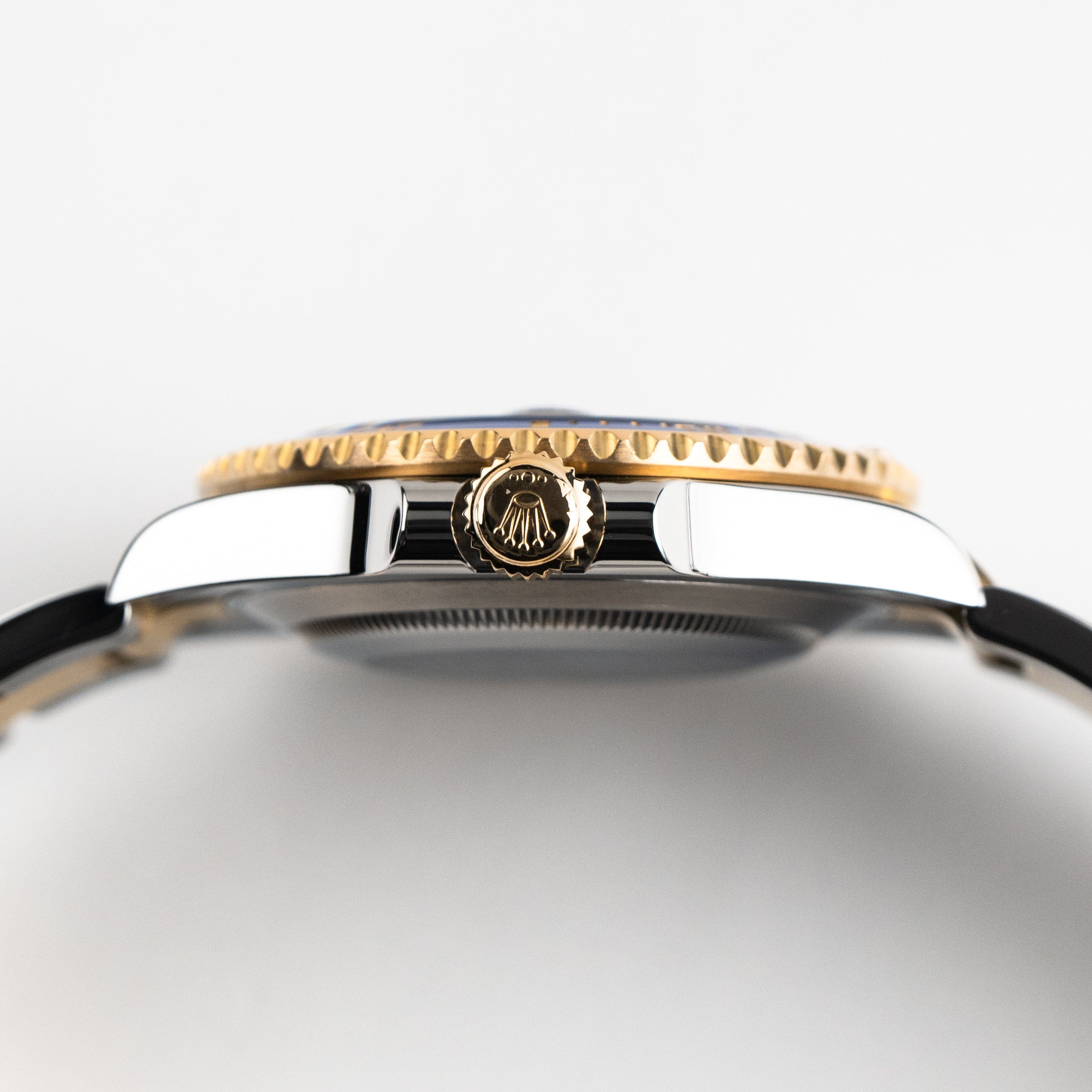 Submariner Date Yellow Gold & Steel Blue Dial 41mm Product Image 4