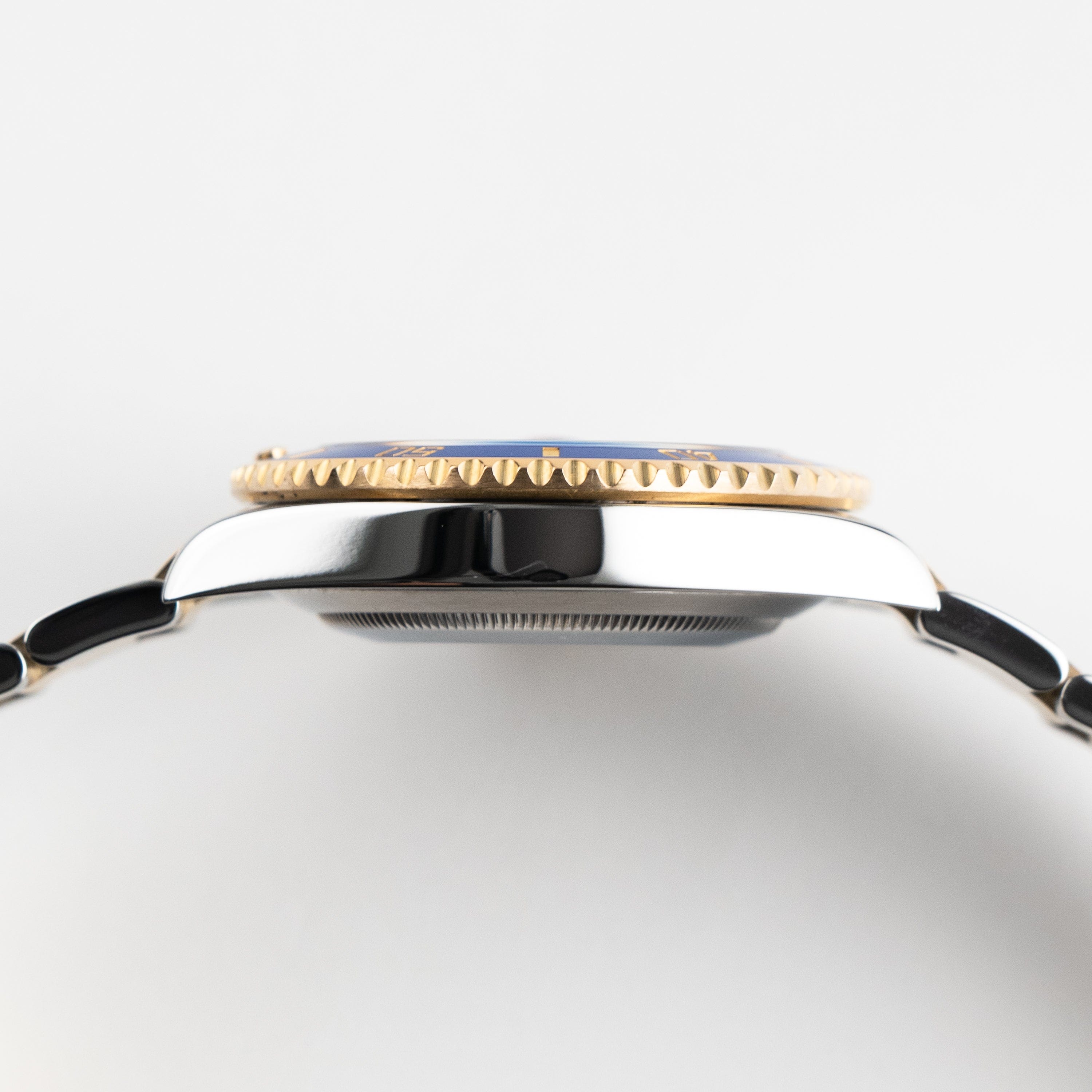 Submariner Date Yellow Gold & Steel Blue Dial 41mm Product Image 5