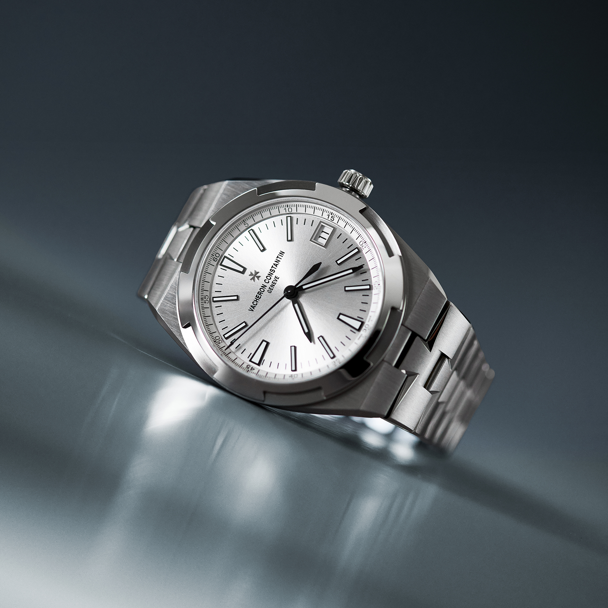 Overseas Date Steel Silver Dial 41mm Product Image 13