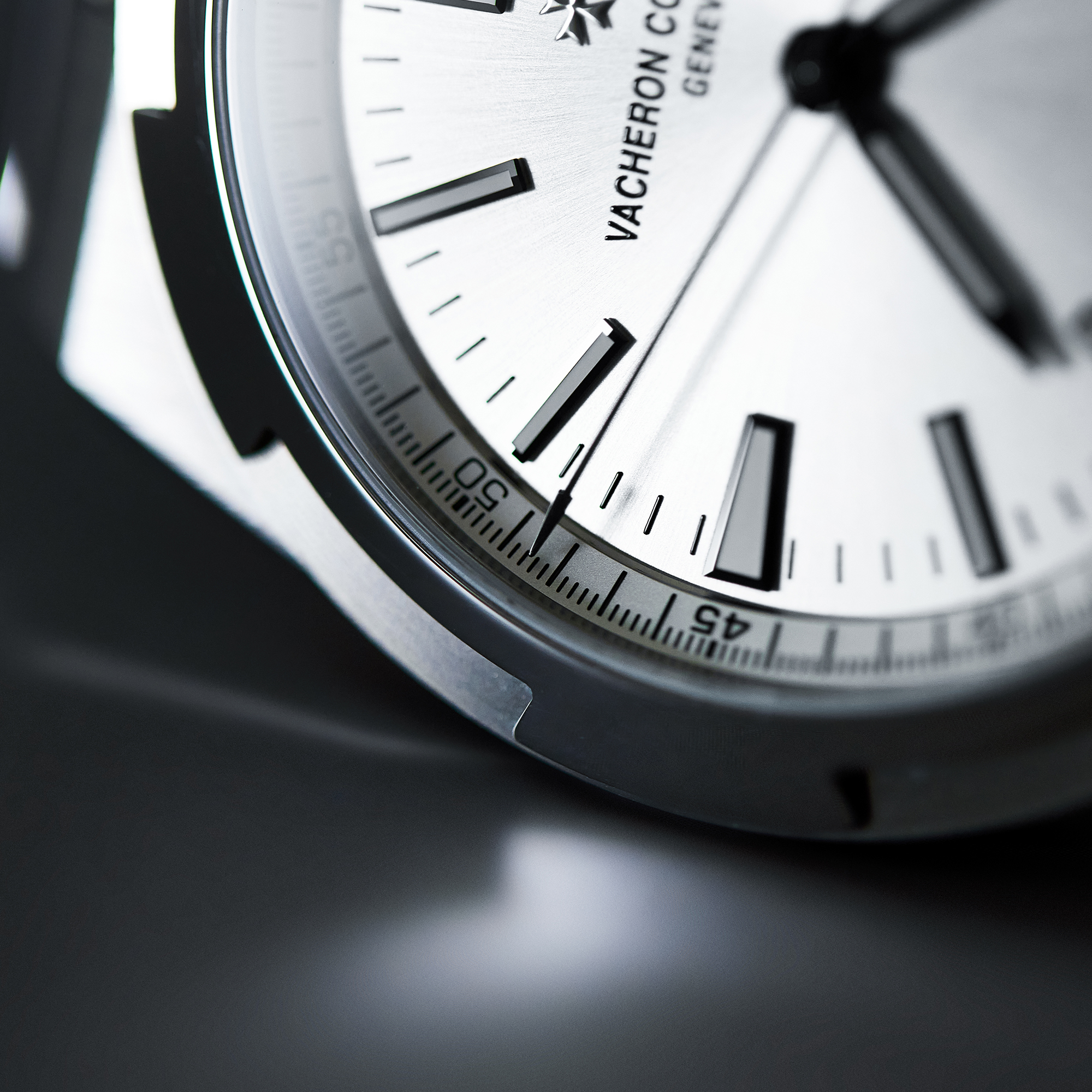 Overseas Date Steel Silver Dial 41mm Product Image 14
