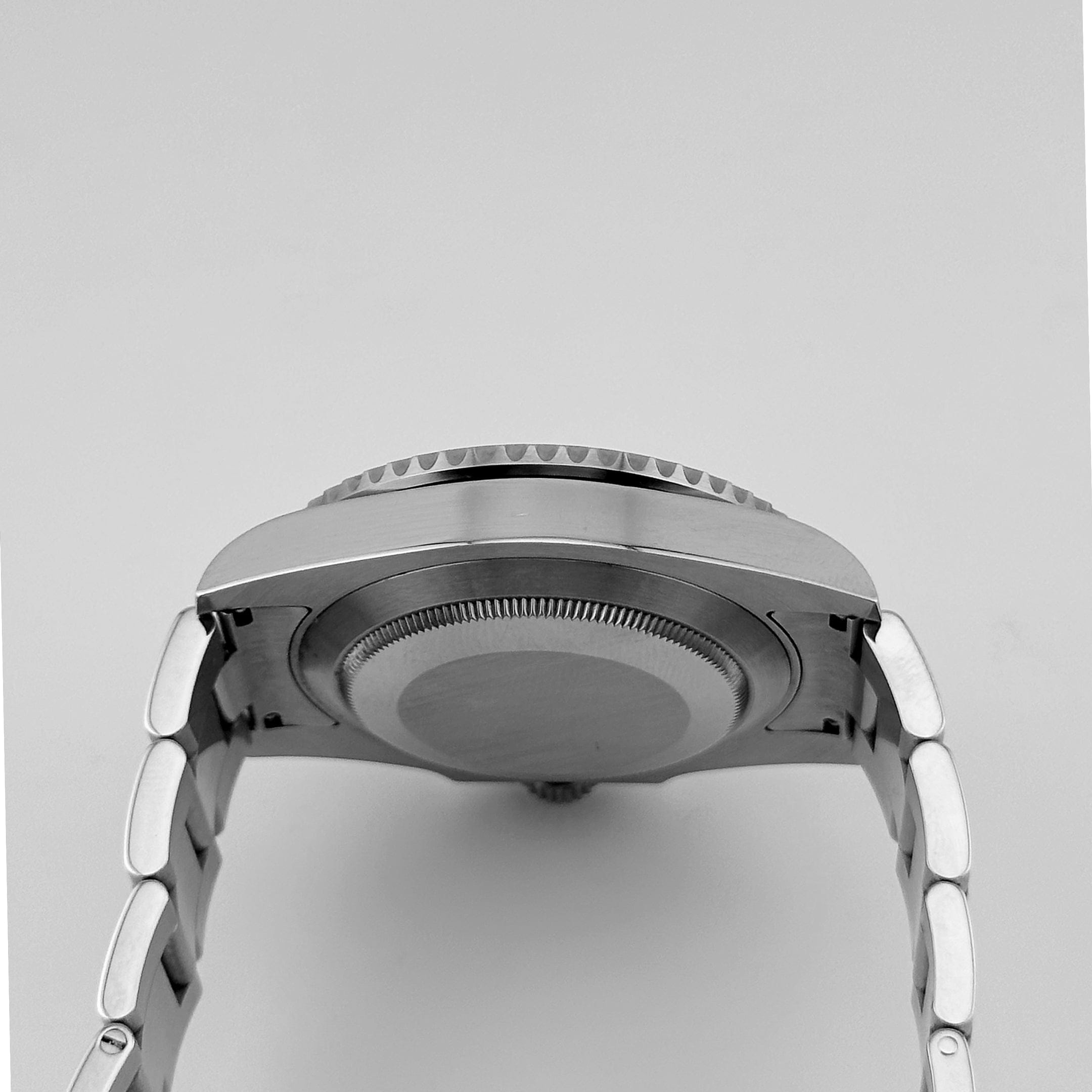 Submariner Date Steel Green Dial "Hulk" 40mm Product Image 5