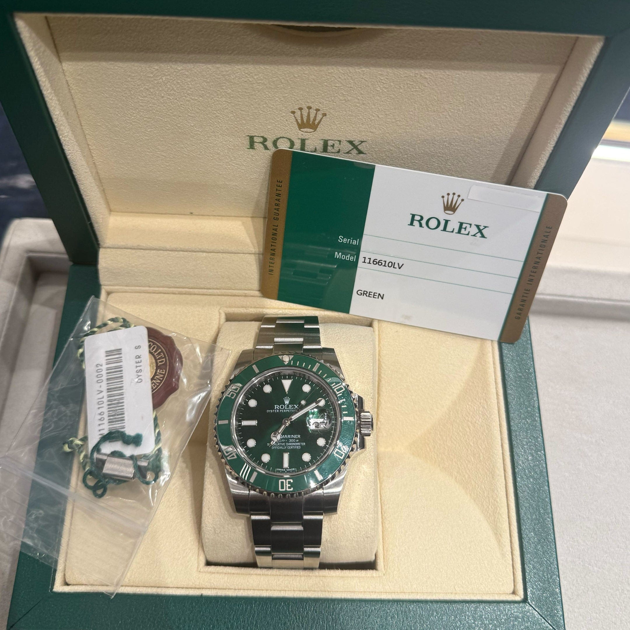 Submariner Date Steel Green Dial "Hulk" 40mm Product Image 9