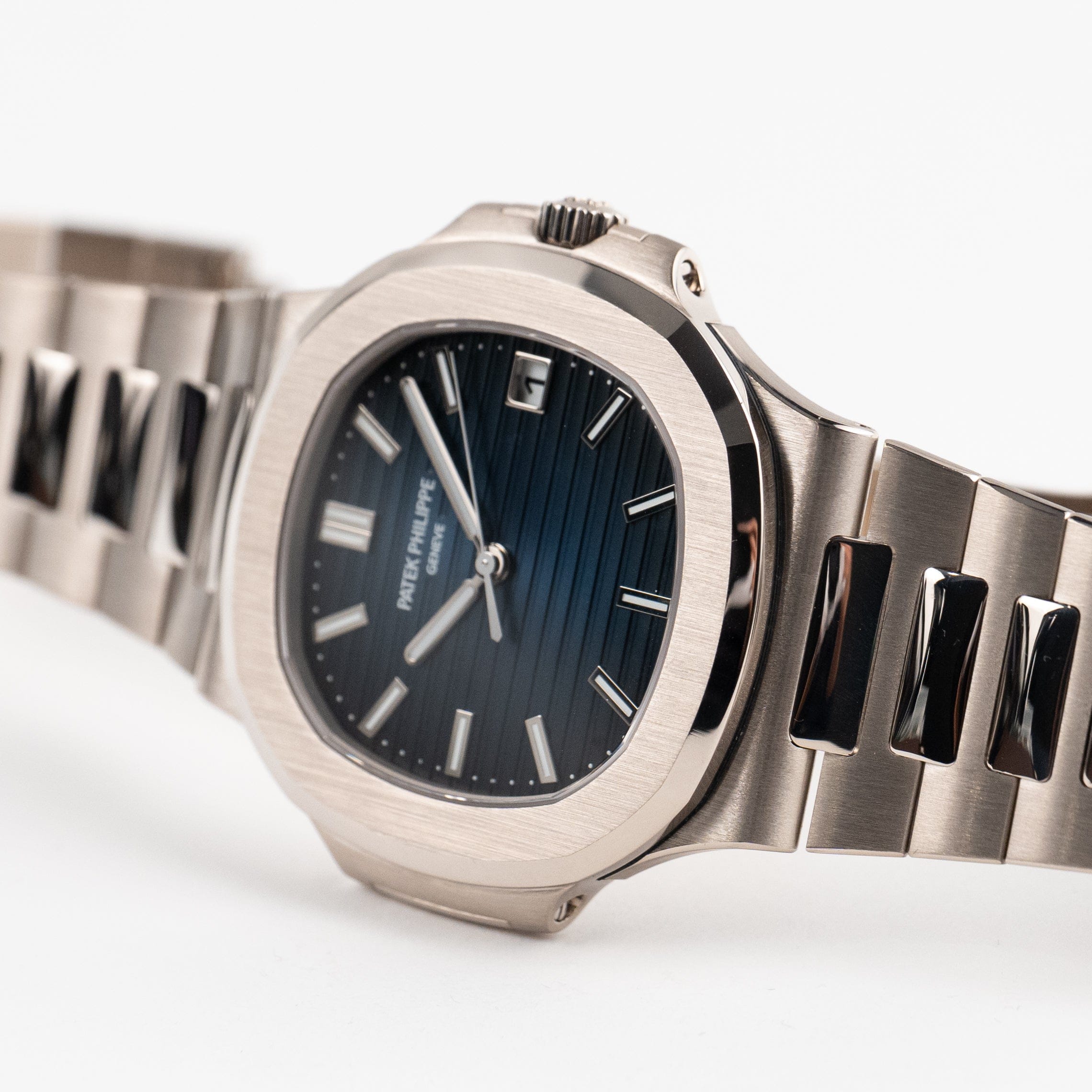 Nautilus White Gold Blue Dial 41mm Product Image 2