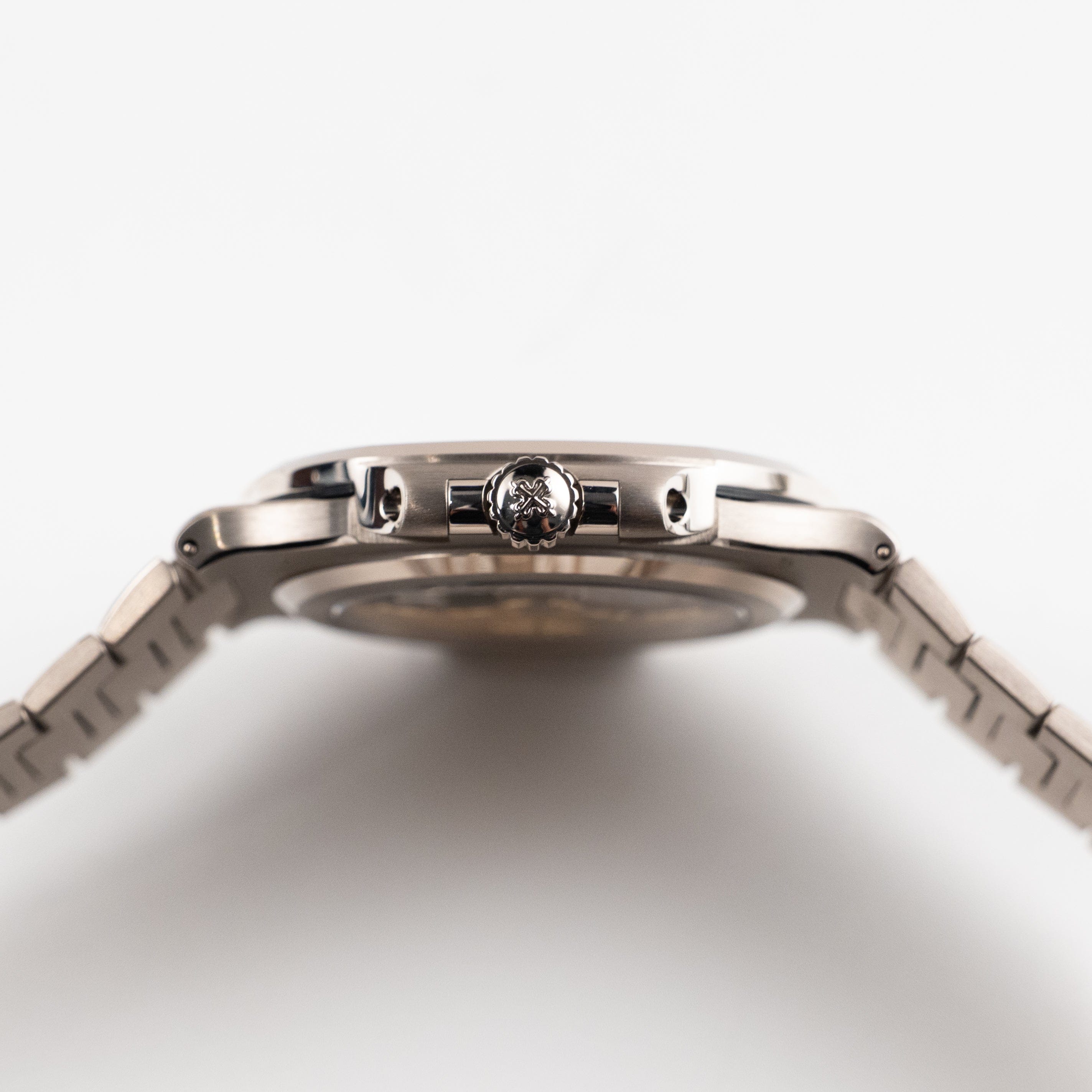 Nautilus White Gold Blue Dial 41mm Product Image 5