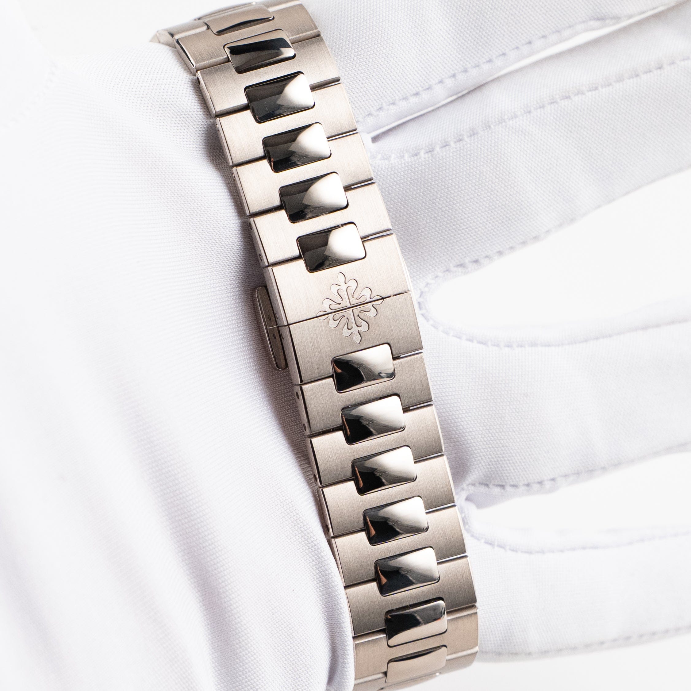 Nautilus White Gold Blue Dial 41mm Product Image 9