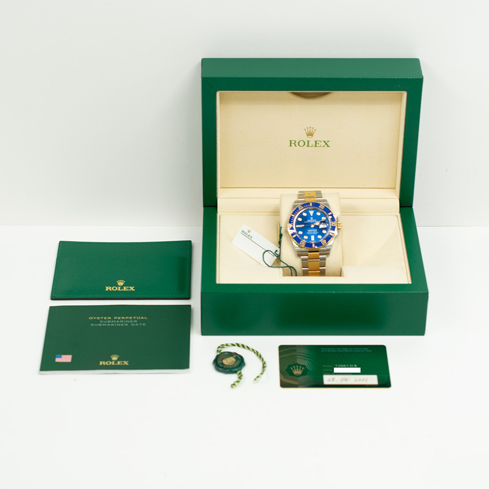 Submariner Date Yellow Gold & Steel Blue Dial 41mm Product Image 10
