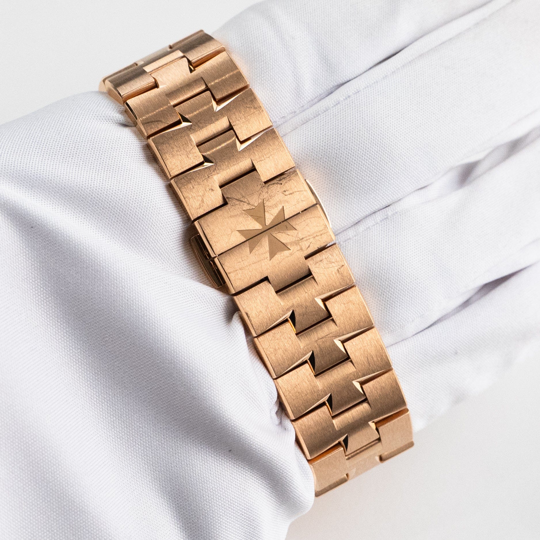 Overseas Date Rose Gold Silver Dial 41mm Product Image 9