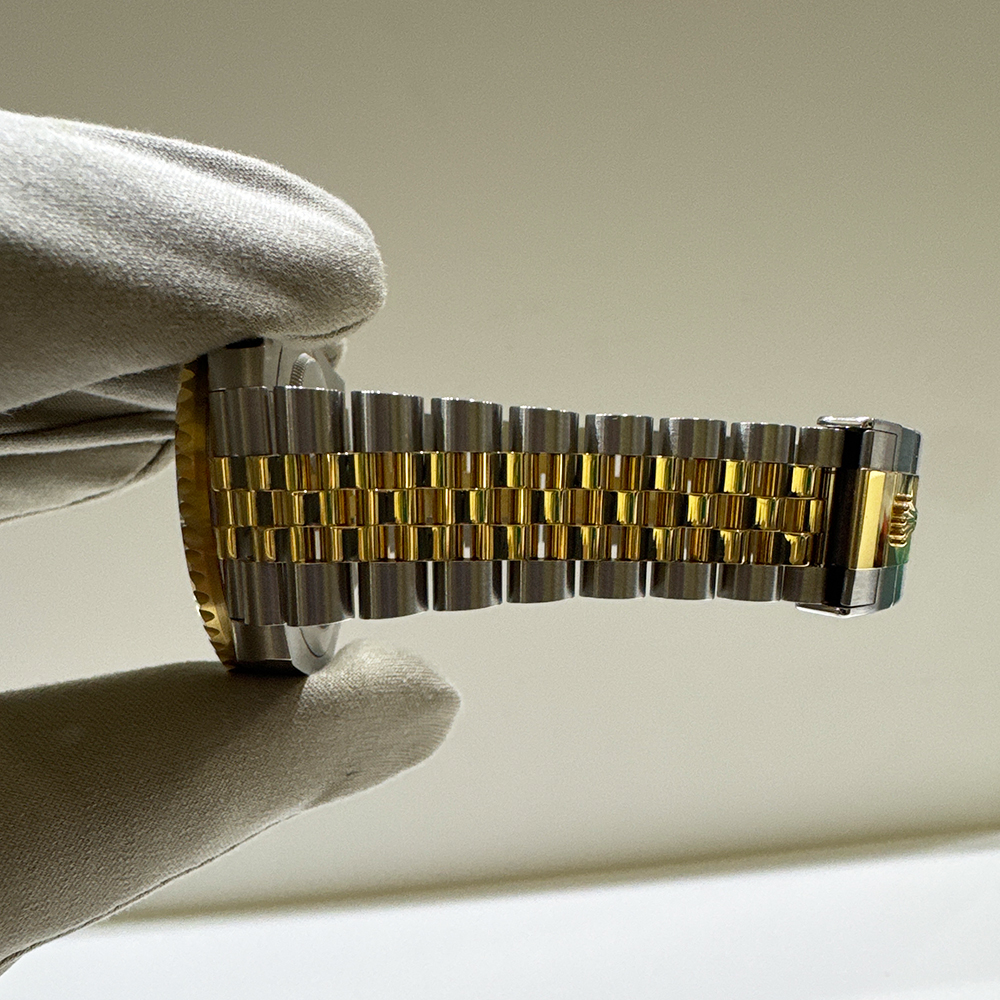 GMT-Master II Yellow Gold & Steel Jubilee Black Dial 40mm Product Image 9