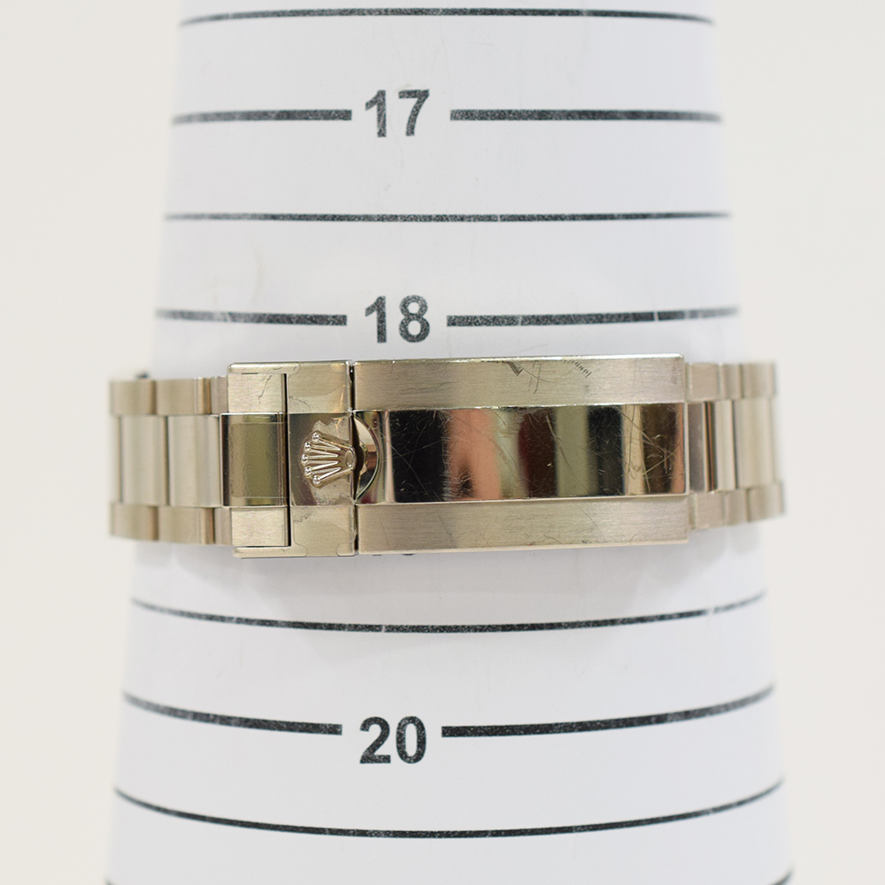 Submariner Date White Gold Black Dial 41mm Product Image 8