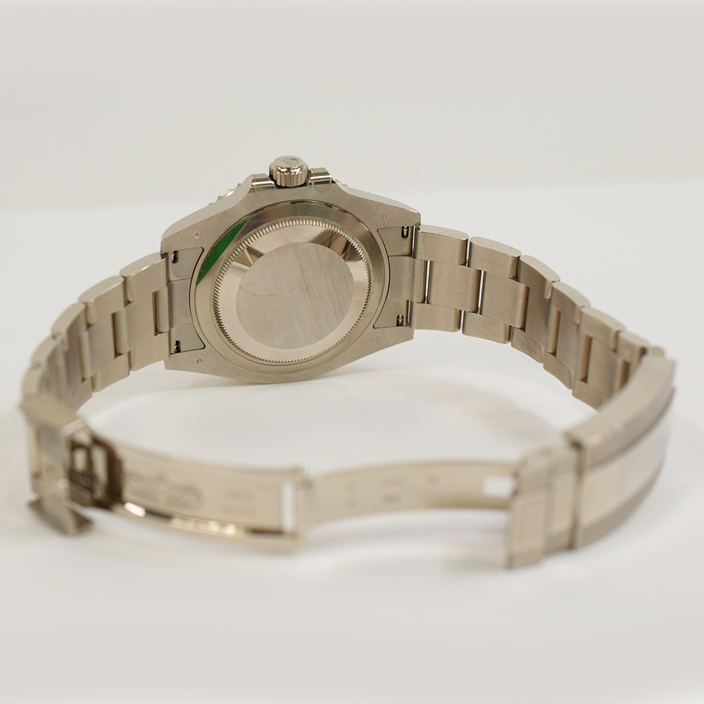 Submariner Date White Gold Black Dial 41mm Product Image 5