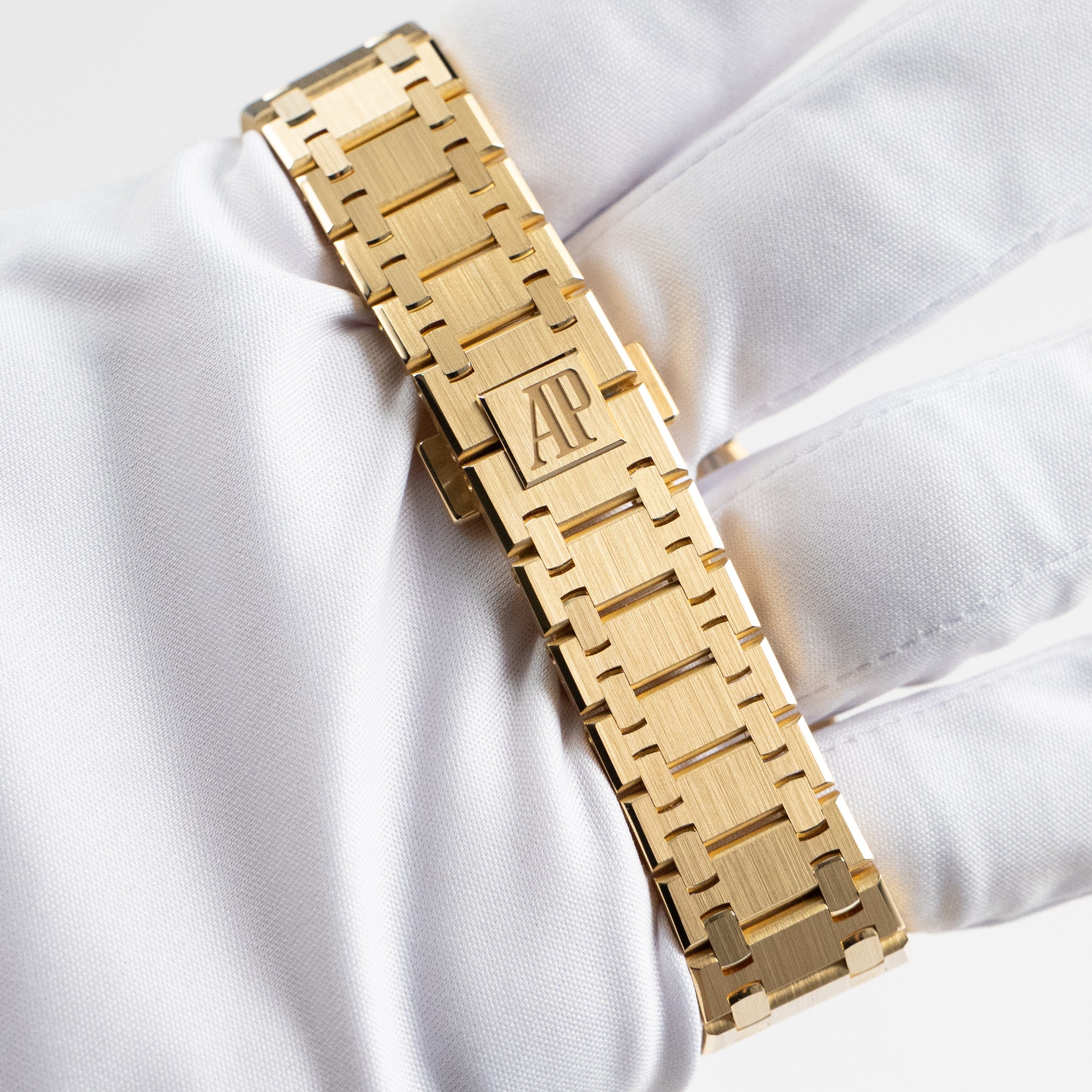 Royal Oak "Jumbo" Extra-Thin Yellow Gold Champagne Dial 39mm Product Image 9