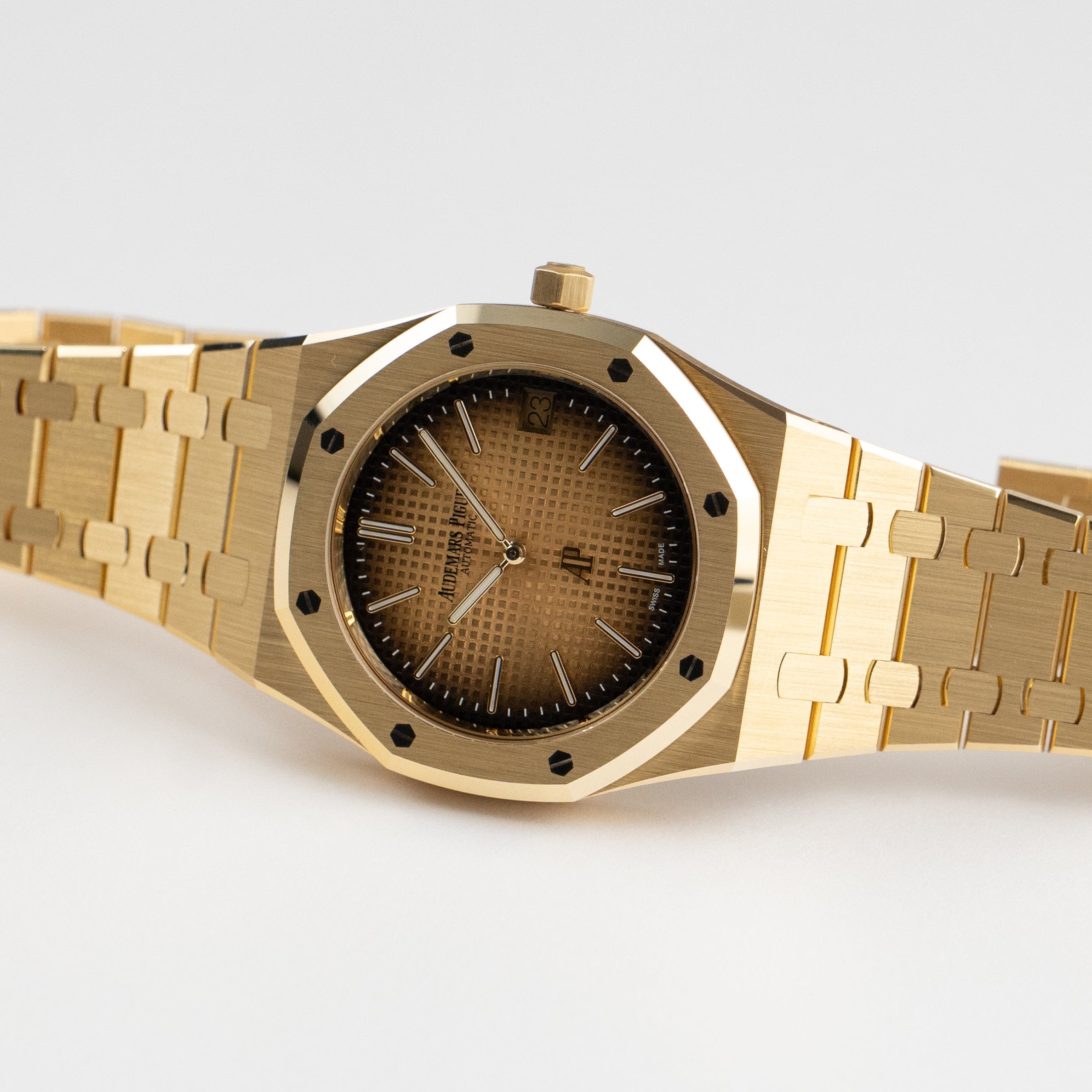 Royal Oak "Jumbo" Extra-Thin Yellow Gold Champagne Dial 39mm Product Image 5
