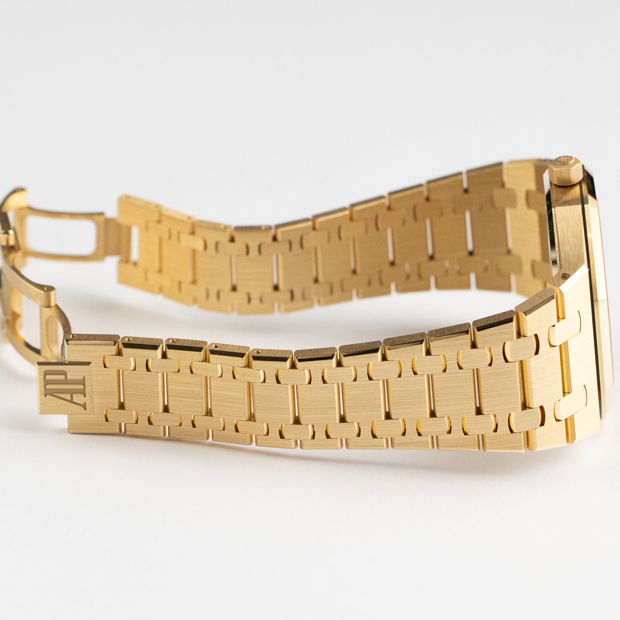 Royal Oak "Jumbo" Extra-Thin Yellow Gold Champagne Dial 39mm Product Image 8