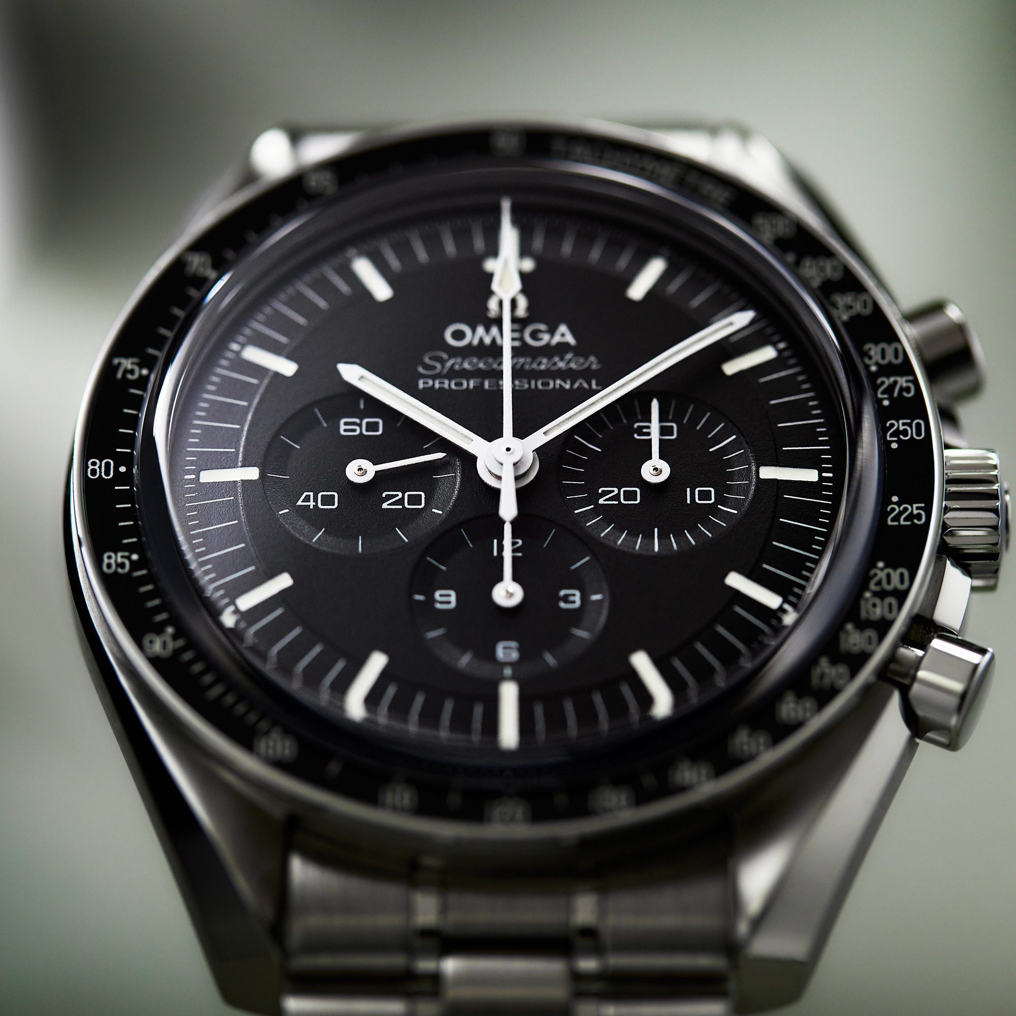 Speedmaster Professional Moonwatch Steel Black Dial 42mm Product Image