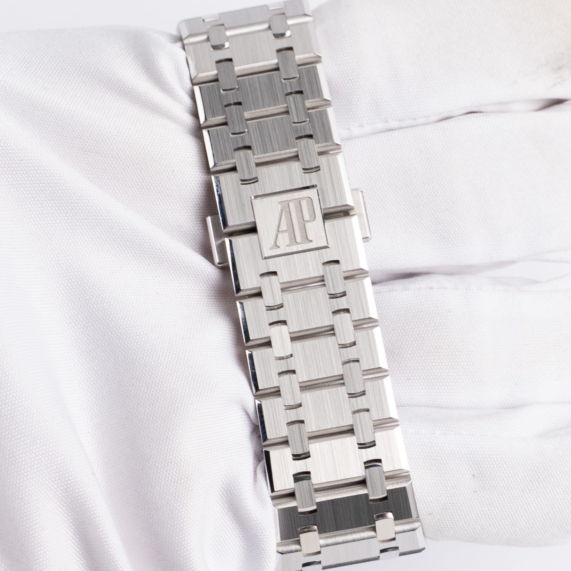 Royal Oak Perpetual Calendar White Gold Diamond Purple Dial 41mm Product Image 9
