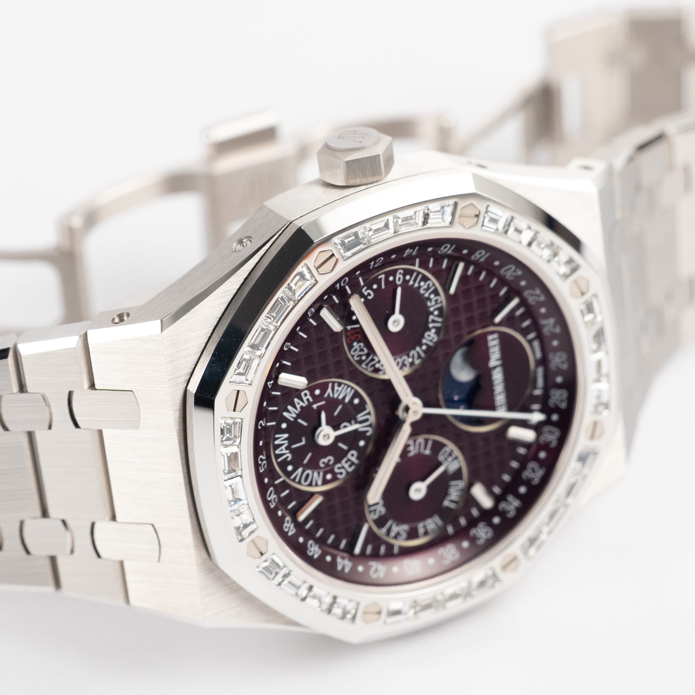 Royal Oak Perpetual Calendar White Gold Diamond Purple Dial 41mm Product Image 3