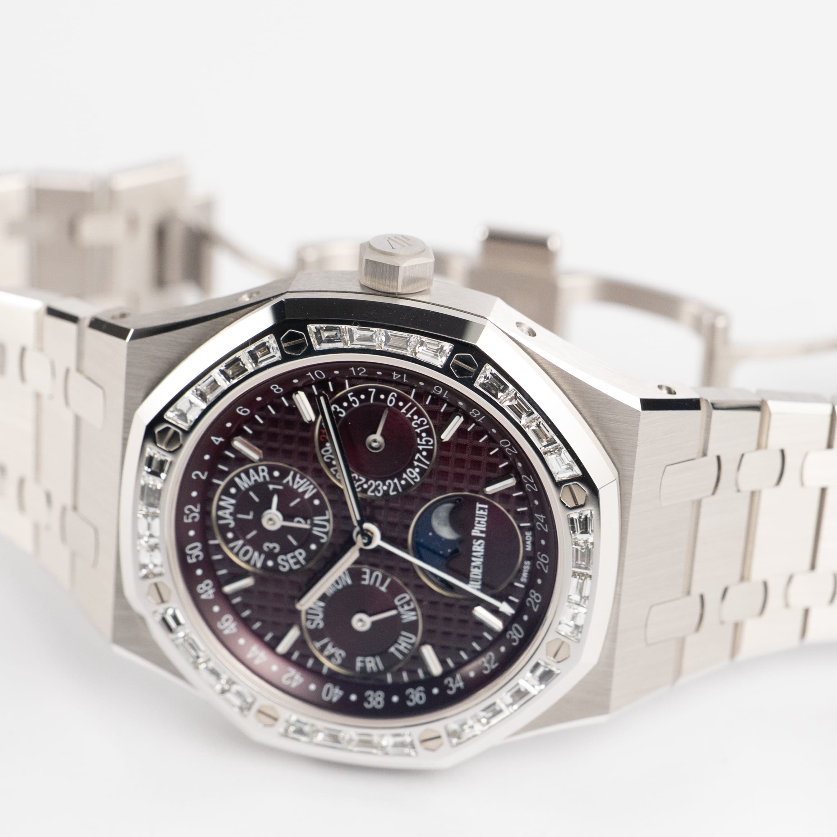 Royal Oak Perpetual Calendar White Gold Diamond Purple Dial 41mm Product Image 2