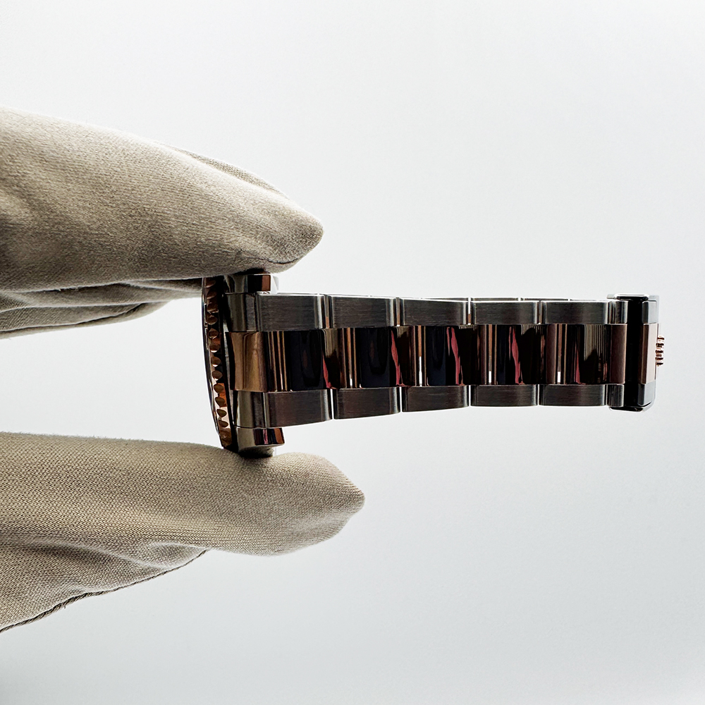 Yacht-Master Rose Gold & Steel Black Dial 40mm Product Image 10
