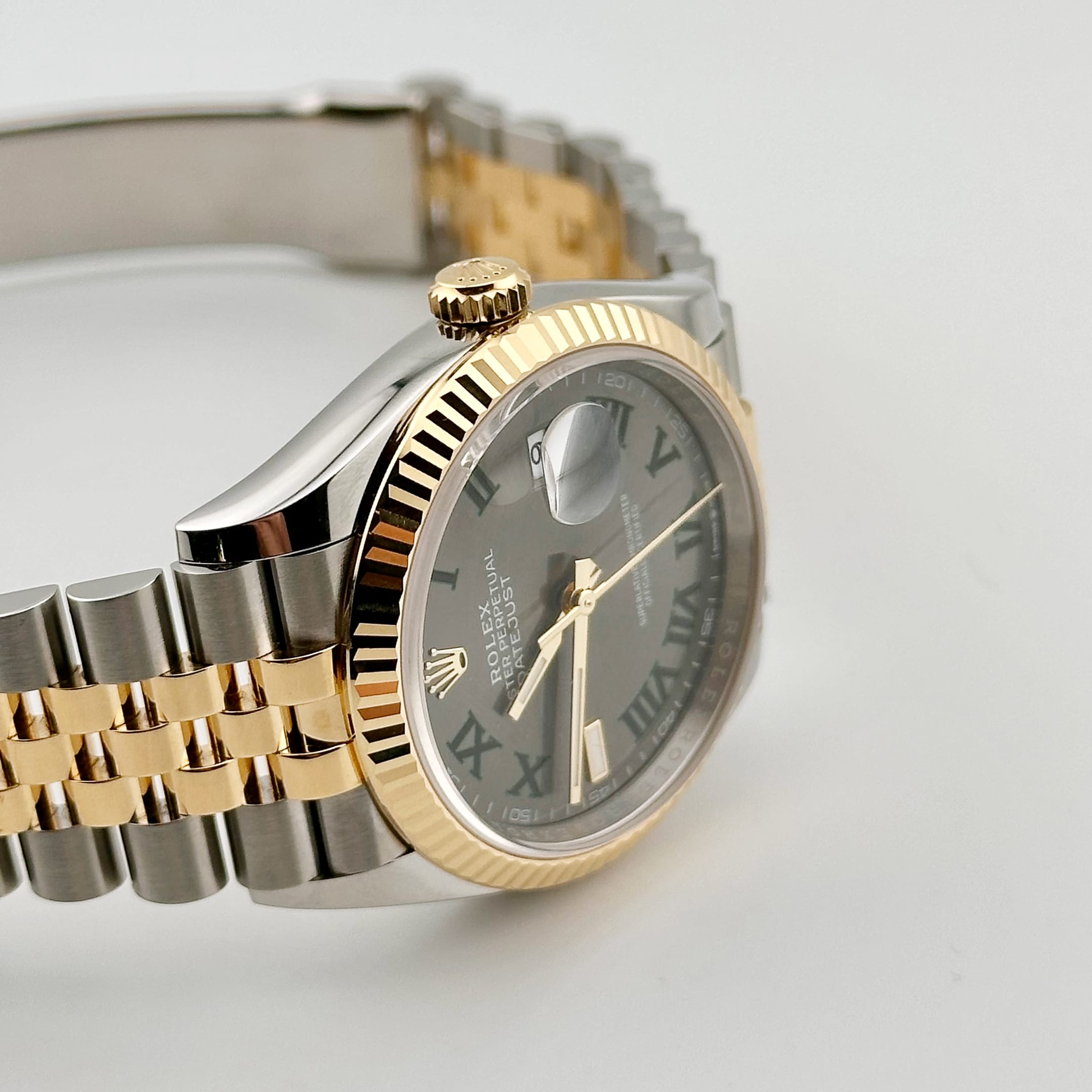 Datejust "Wimbledon" Yellow Gold & Steel Jubilee Grey Dial 36mm Product Image 2