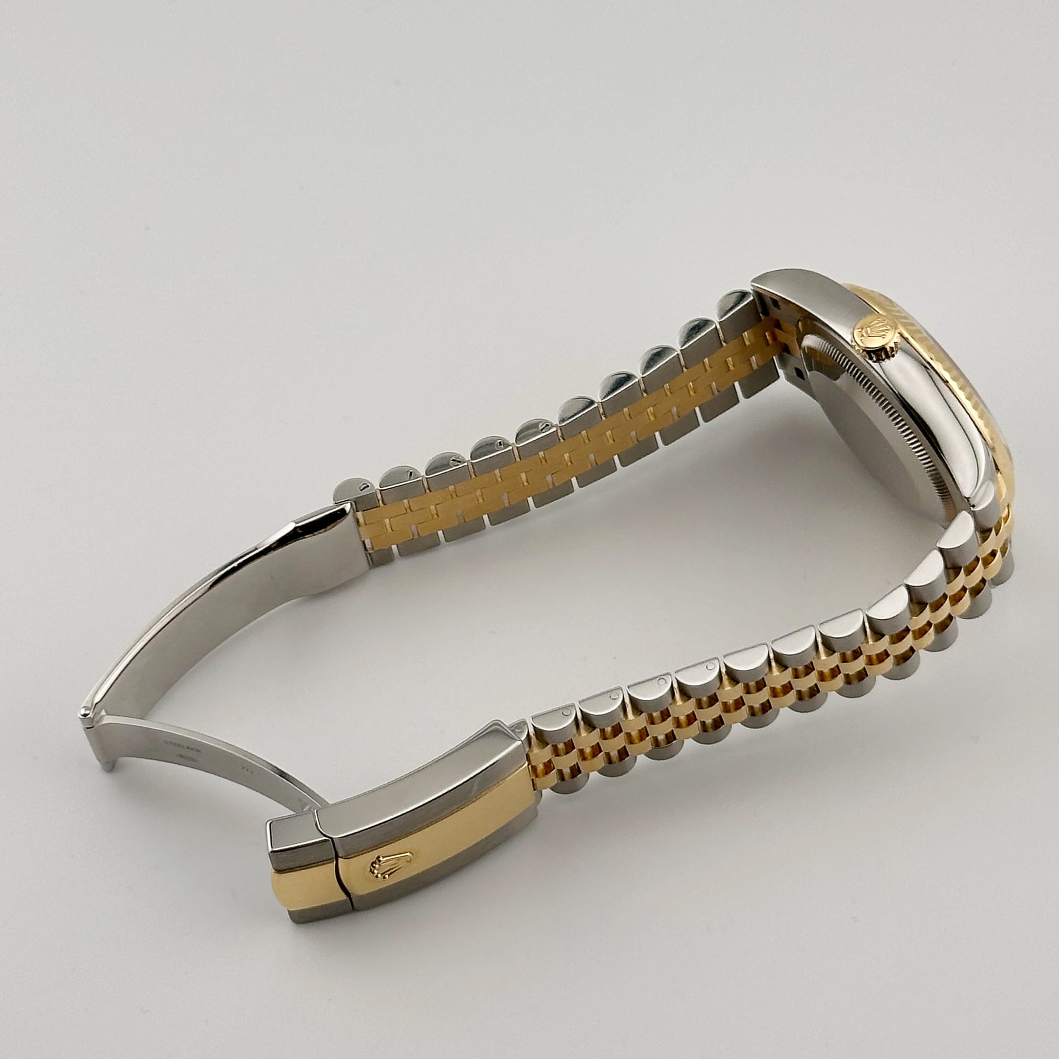 Datejust "Wimbledon" Yellow Gold & Steel Jubilee Grey Dial 36mm Product Image 4