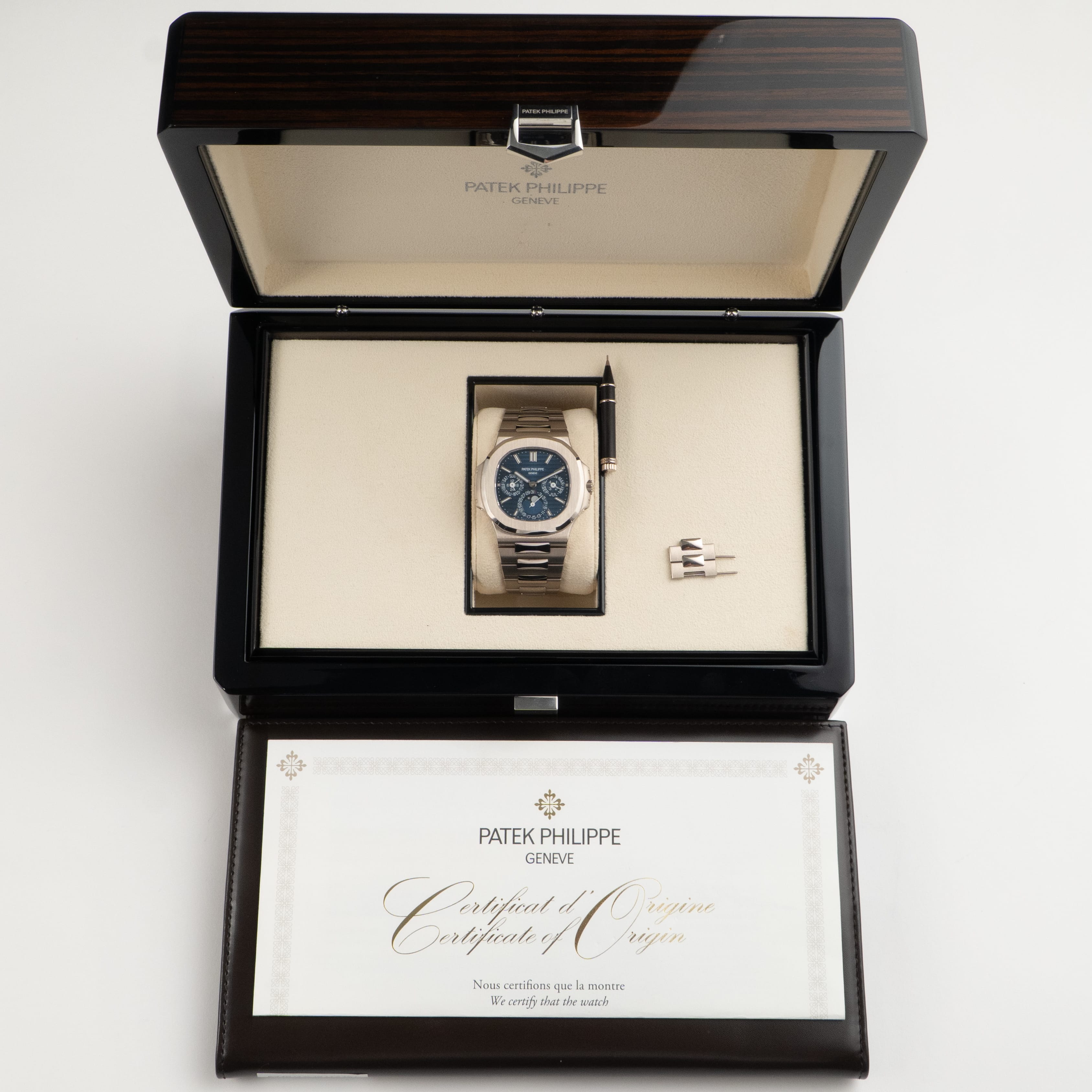 Nautilus Perpetual Calendar White Gold Blue Dial 40mm Product Image 10