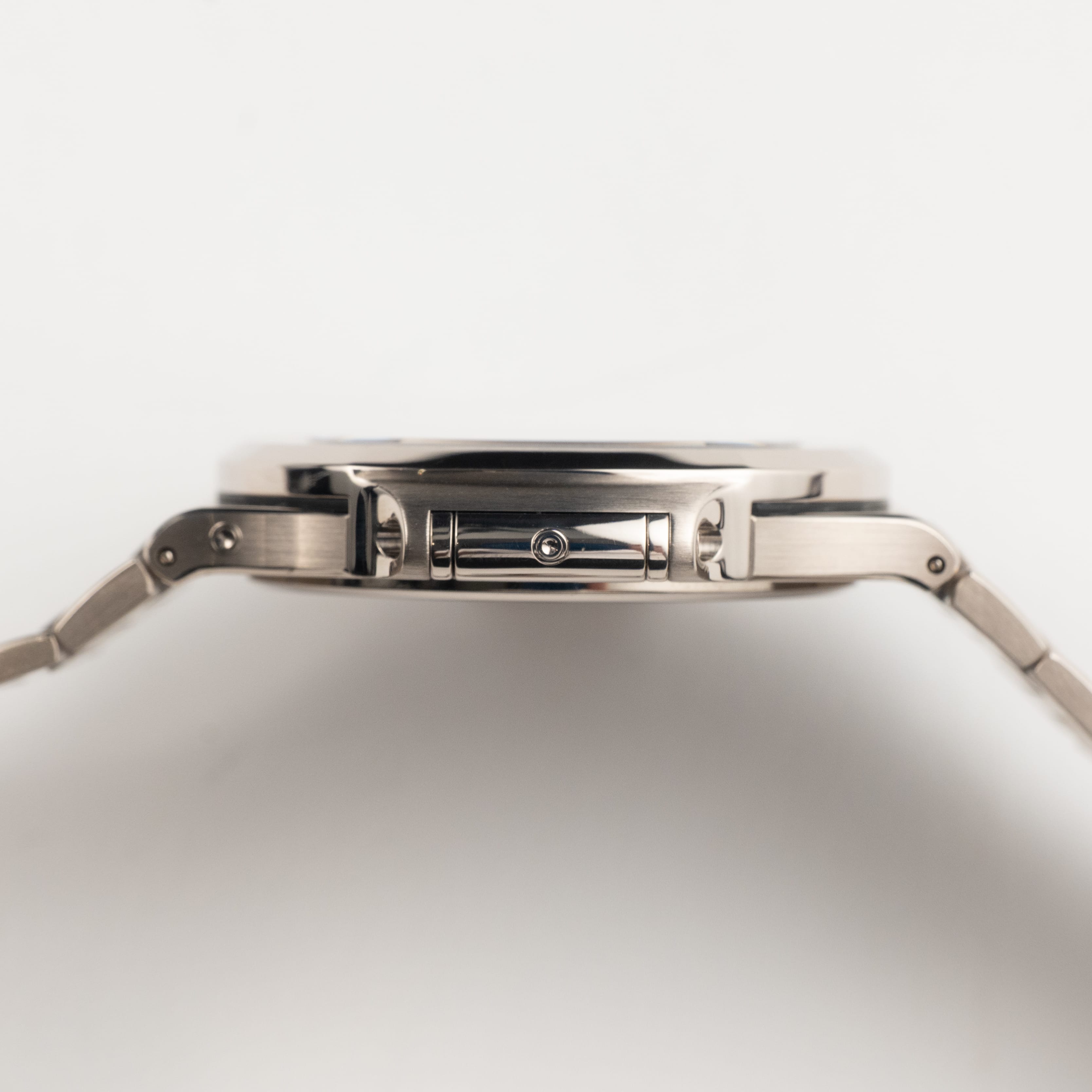Nautilus Perpetual Calendar White Gold Blue Dial 40mm Product Image 4