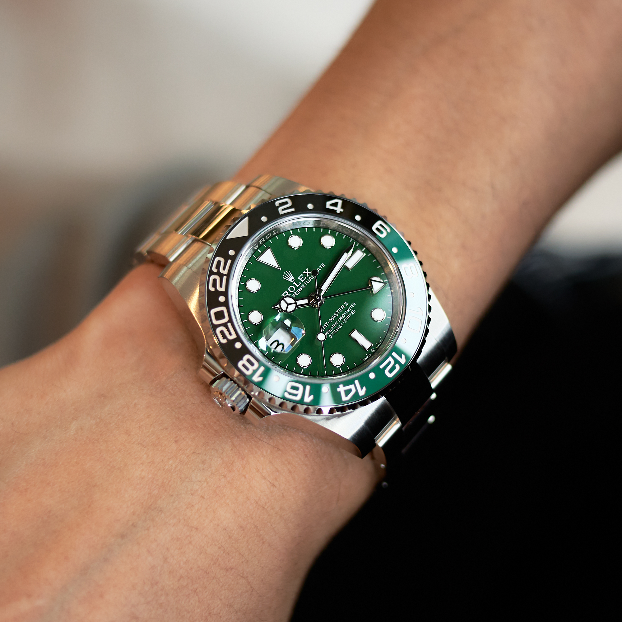 GMT-Master II White Gold Green Dial 40mm Product Image