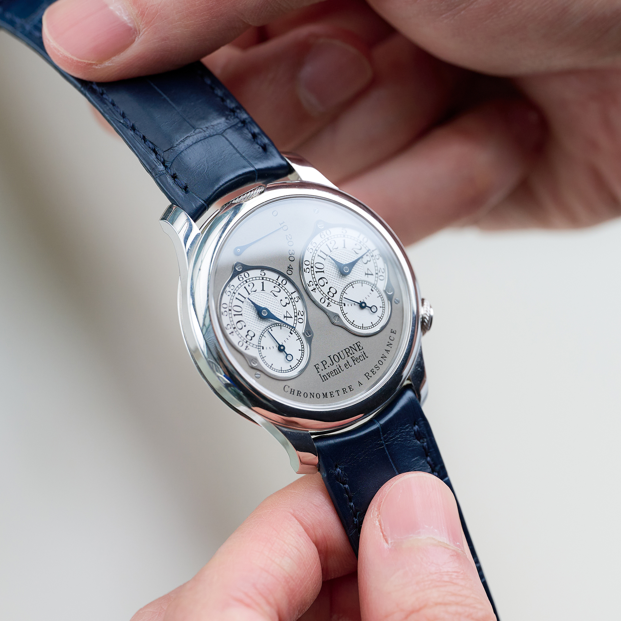 Chronomètre À Résonance Platinum Silver Dial 40mm Product Image