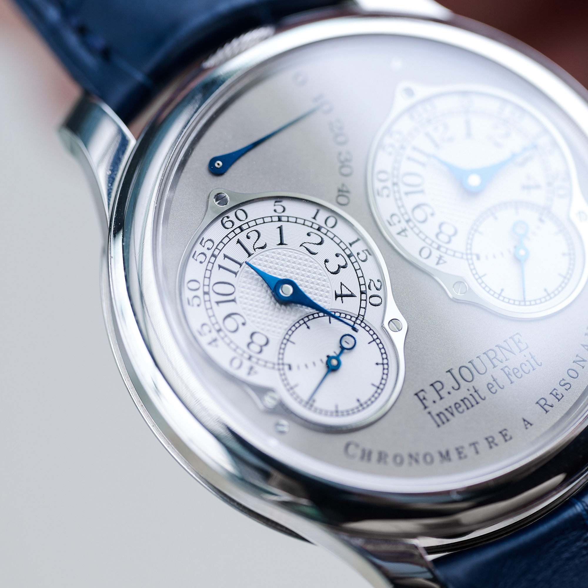 Chronomètre À Résonance Platinum Silver Dial 40mm Product Image