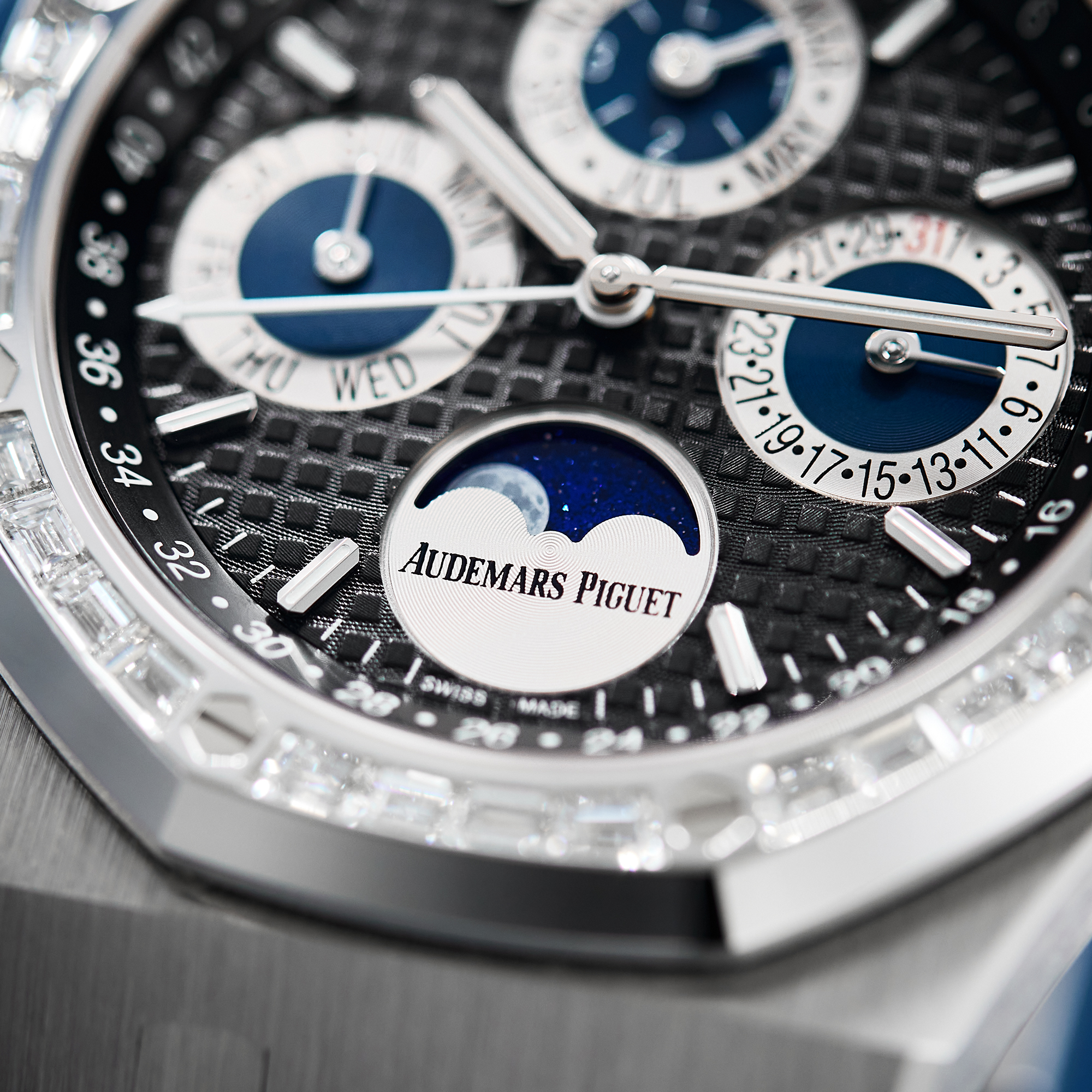 Royal Oak Perpetual Calendar White Gold Diamond Black Dial 41mm Product Image