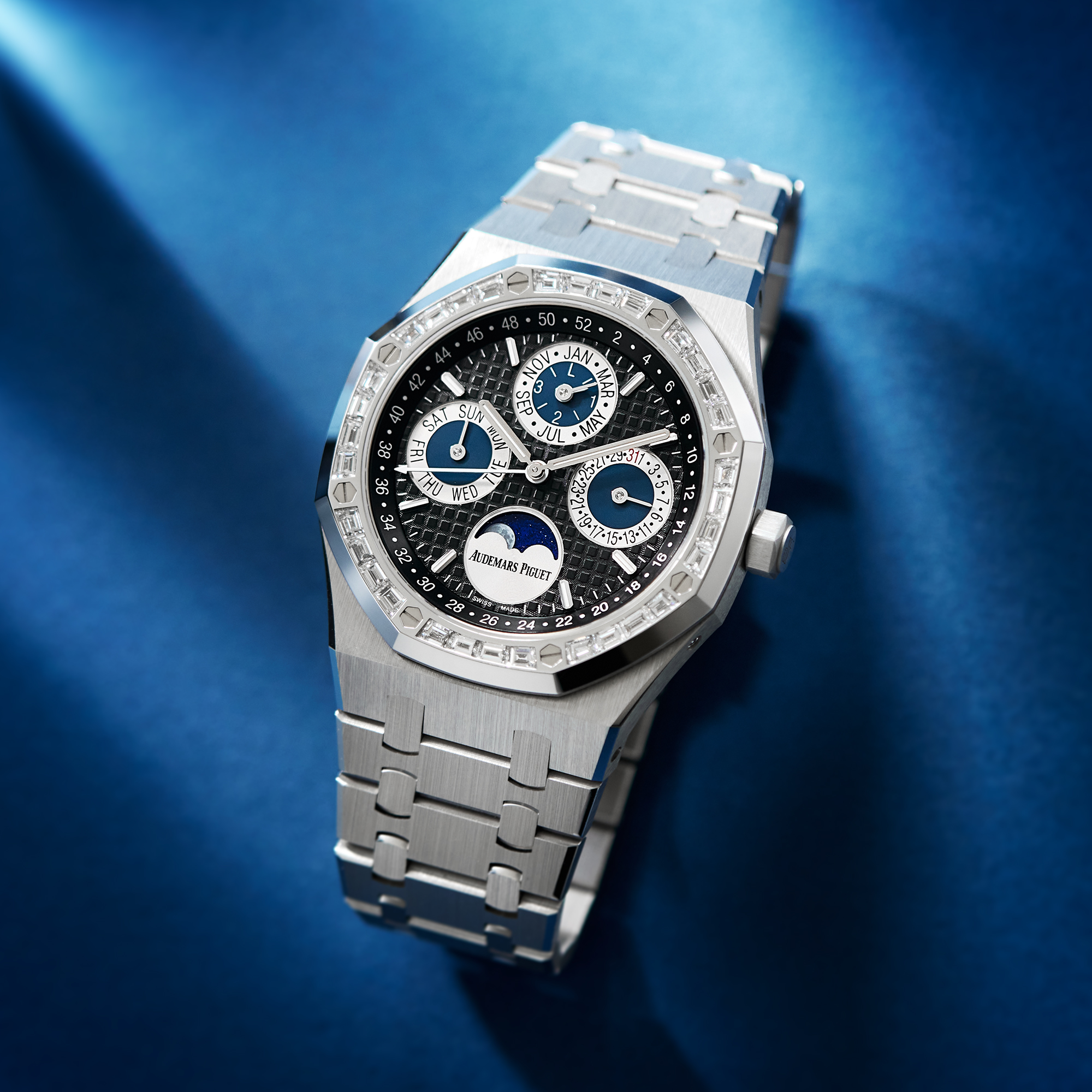 Royal Oak Perpetual Calendar White Gold Diamond Black Dial 41mm Product Image