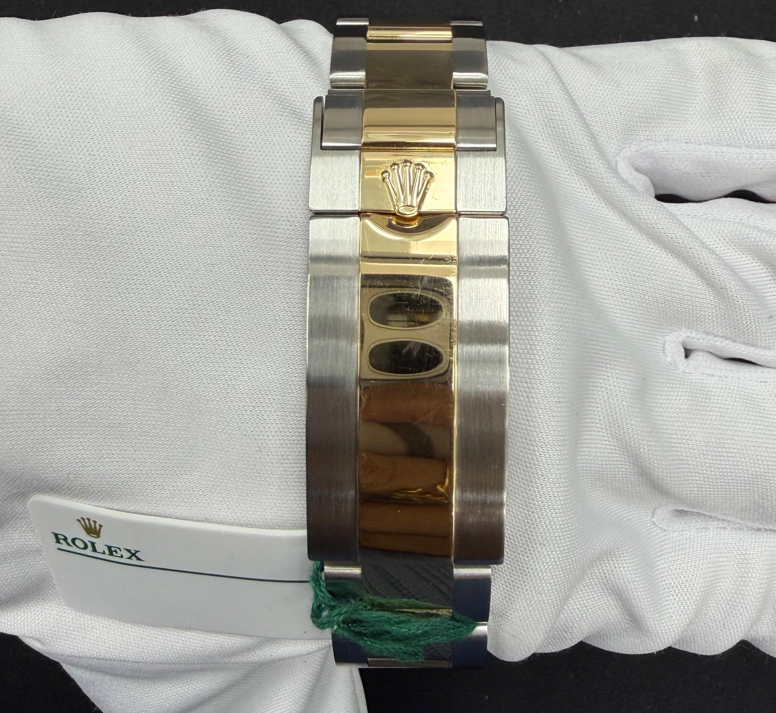 Submariner Date Yellow Gold & Steel Blue Dial 41mm Product Image 3