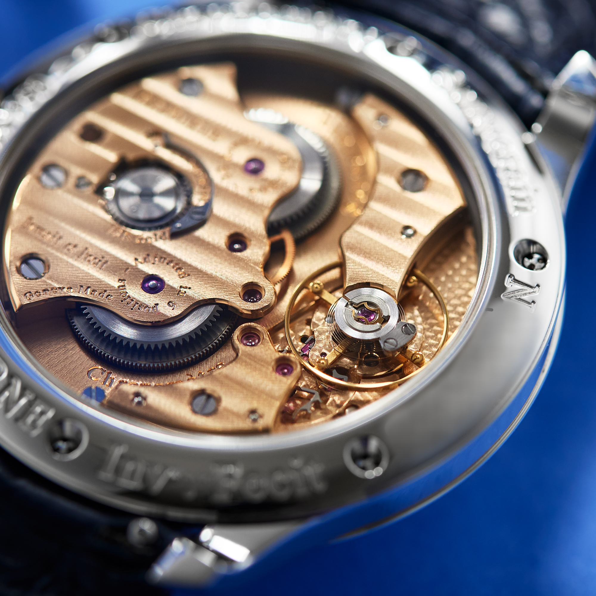 Chronomètre Souverain Nacre Platinum Blue Mother of Pearl Dial 40mm Product Image