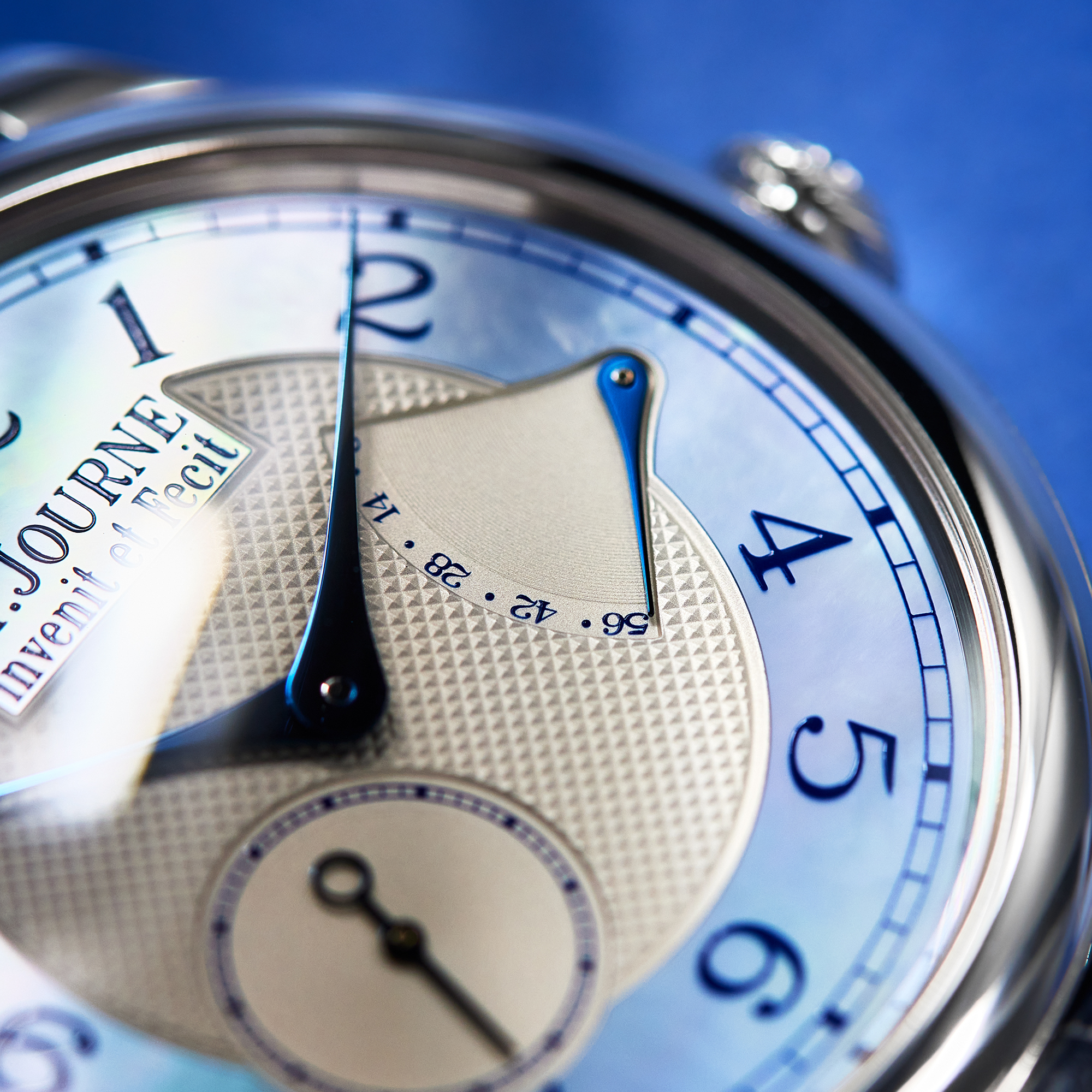 Chronomètre Souverain Nacre Platinum Blue Mother of Pearl Dial 40mm Product Image